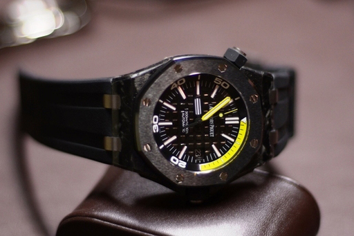 Audemars piguet royal on sale oak offshore forged carbon