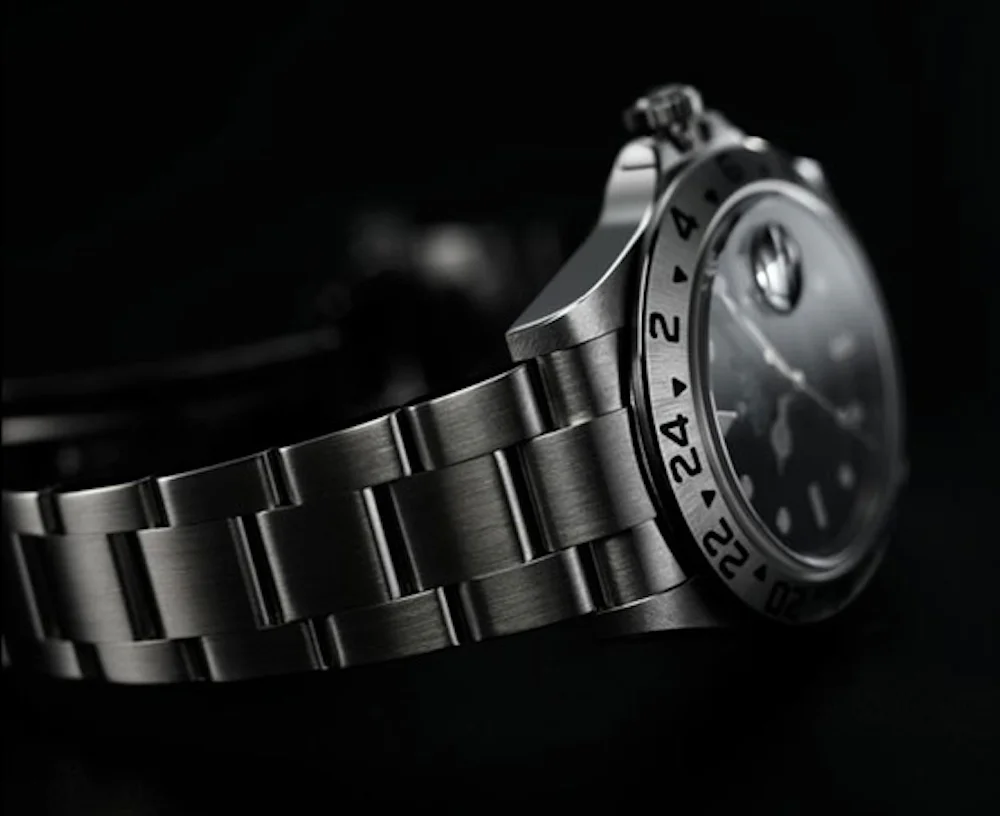 A Rolex at 200 Megapixels: This is What A $45,000 Hasselblad Camera Is ...