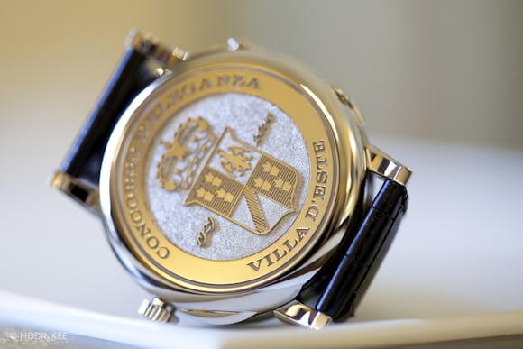 Hand-engraved coat of arms at the back of the watch. 