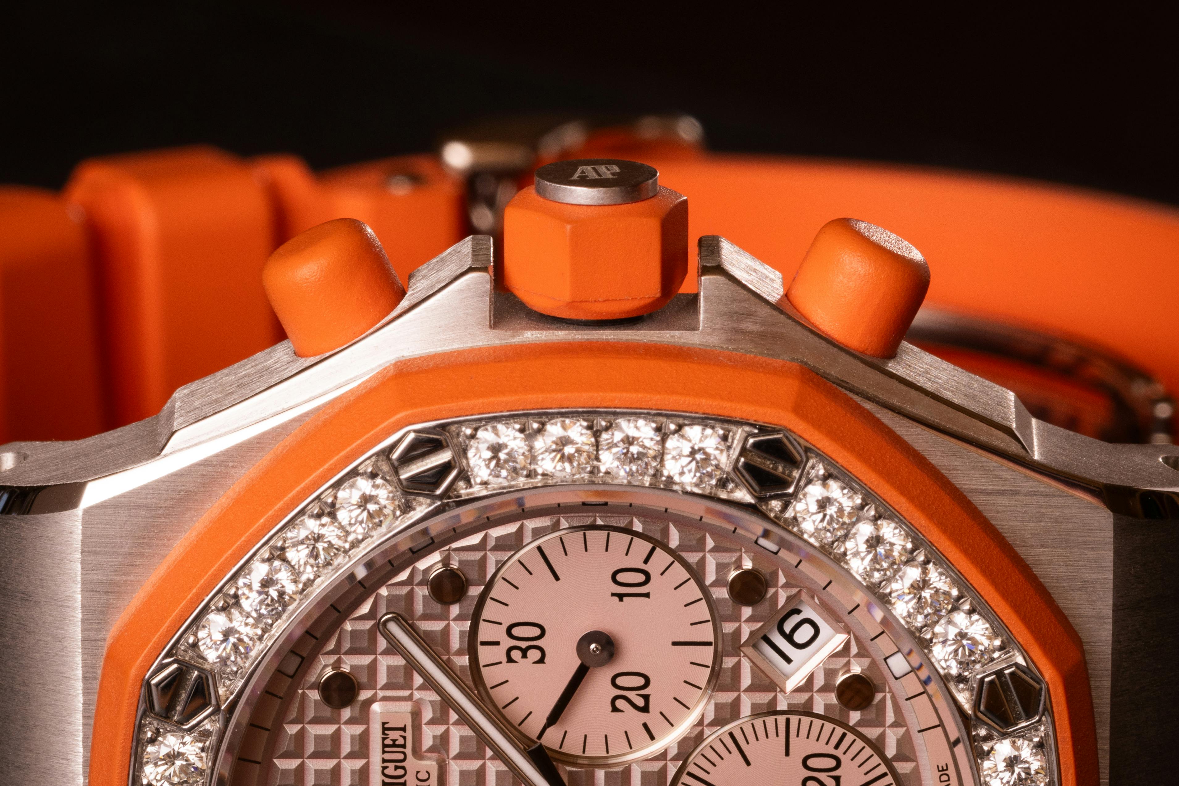 close-up of diamond bezel on ROO