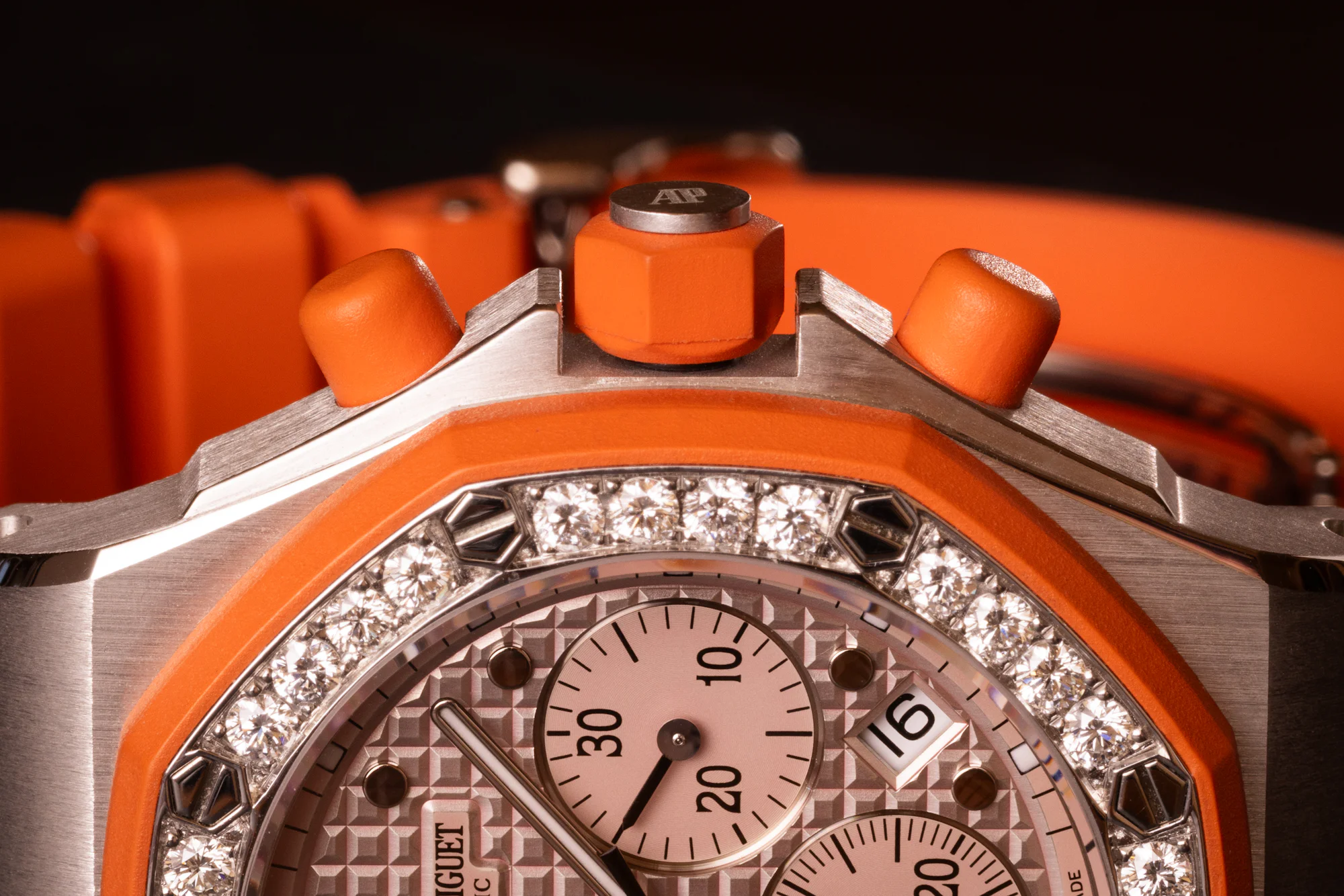 close-up of diamond bezel on ROO