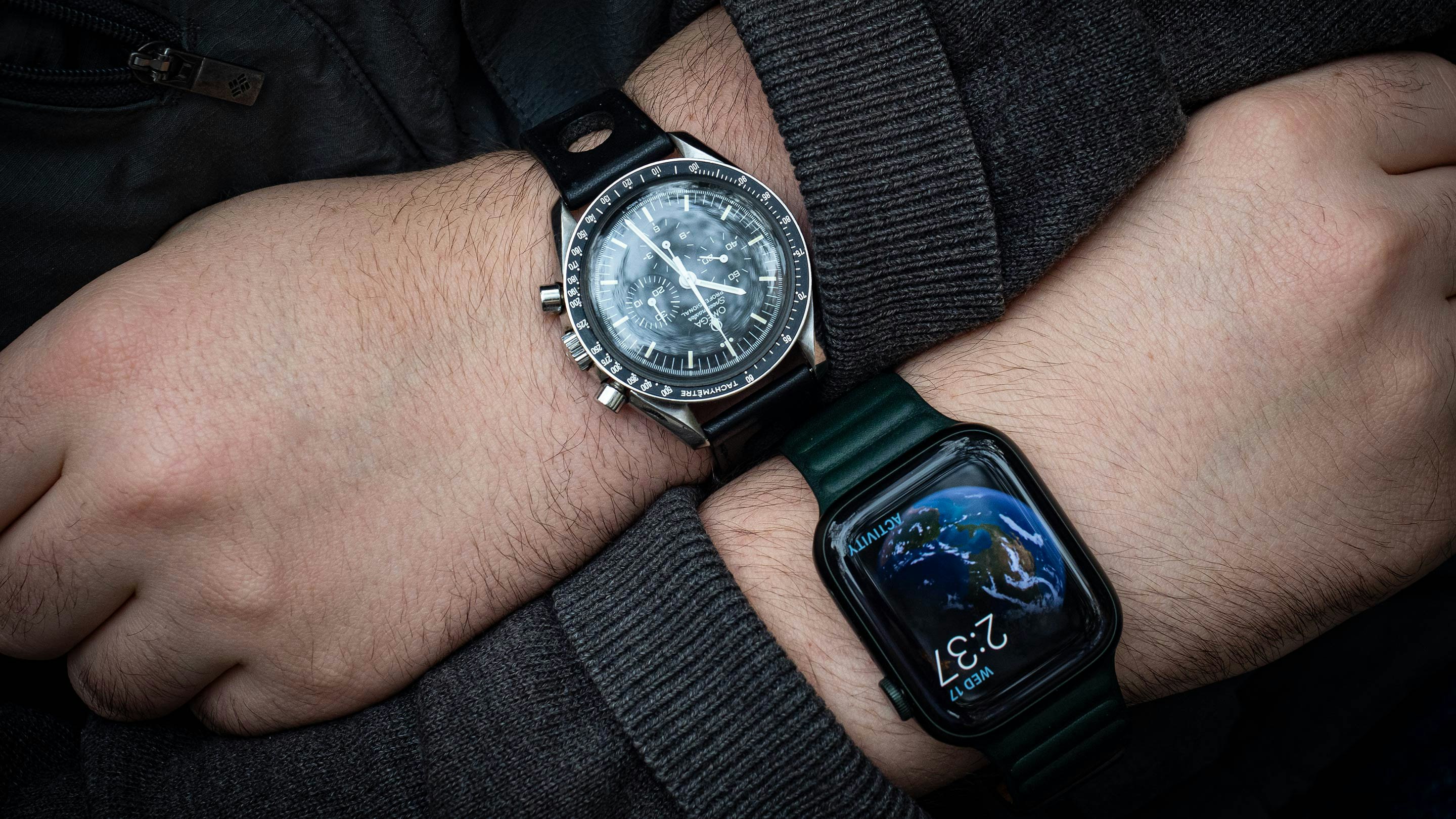 How to double-wrist with a mechanical watch and an Apple Watch picture image