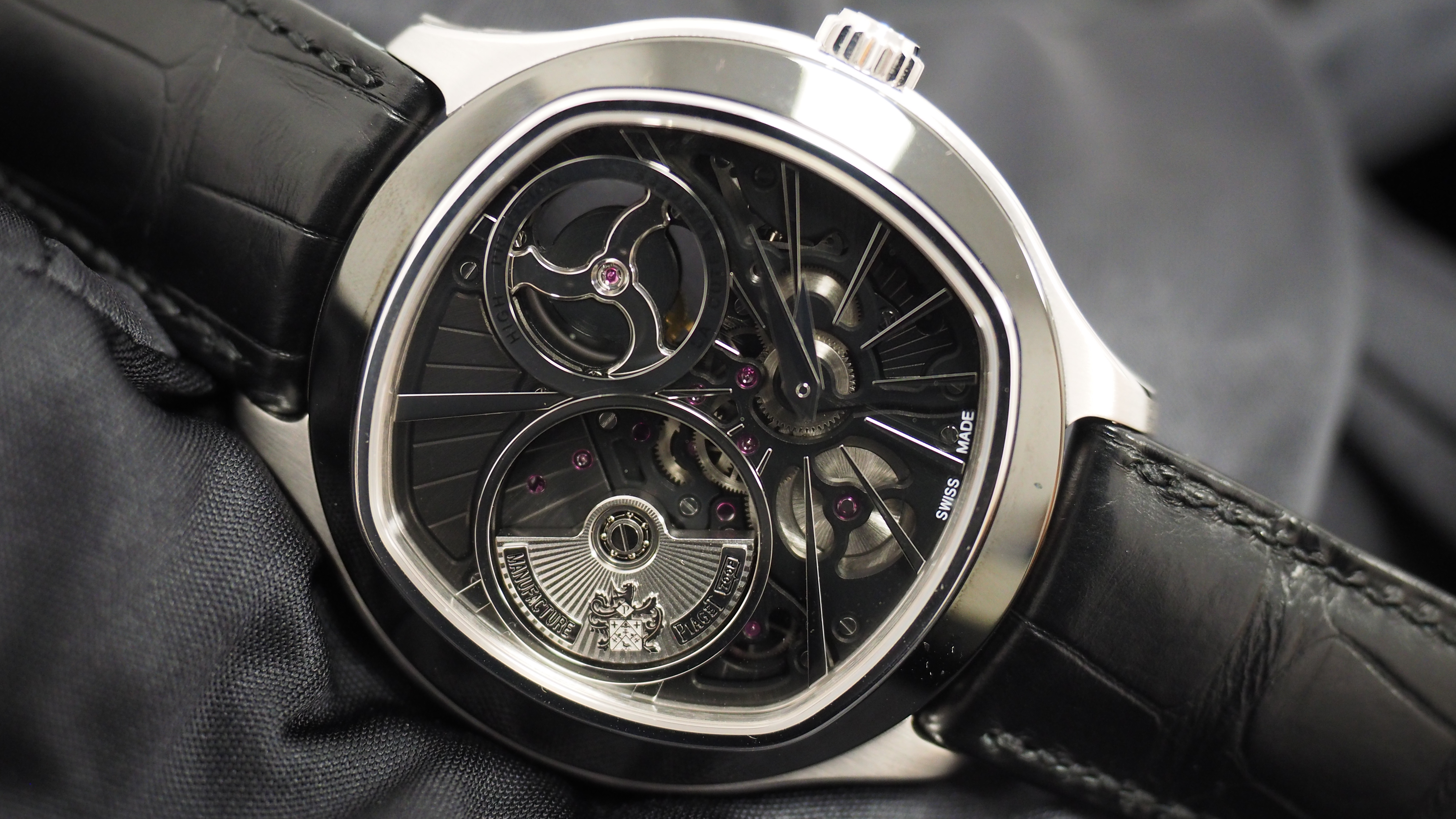 Hands On The Piaget Emperador Coussin XL 700P Live Pics Pricing And A Bit More On Quartz Mech Hybrids Hodinkee