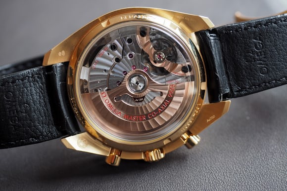 Omega Speedmaster Moonphase Master Chronometer Chronograph sedna gold movement