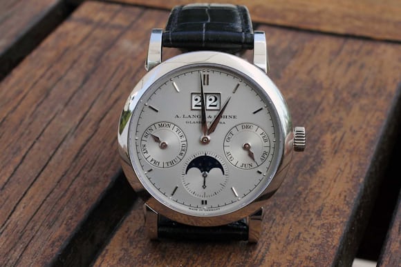 Die A. Lange & Söhne Saxonia Jahreskalender Gesicht