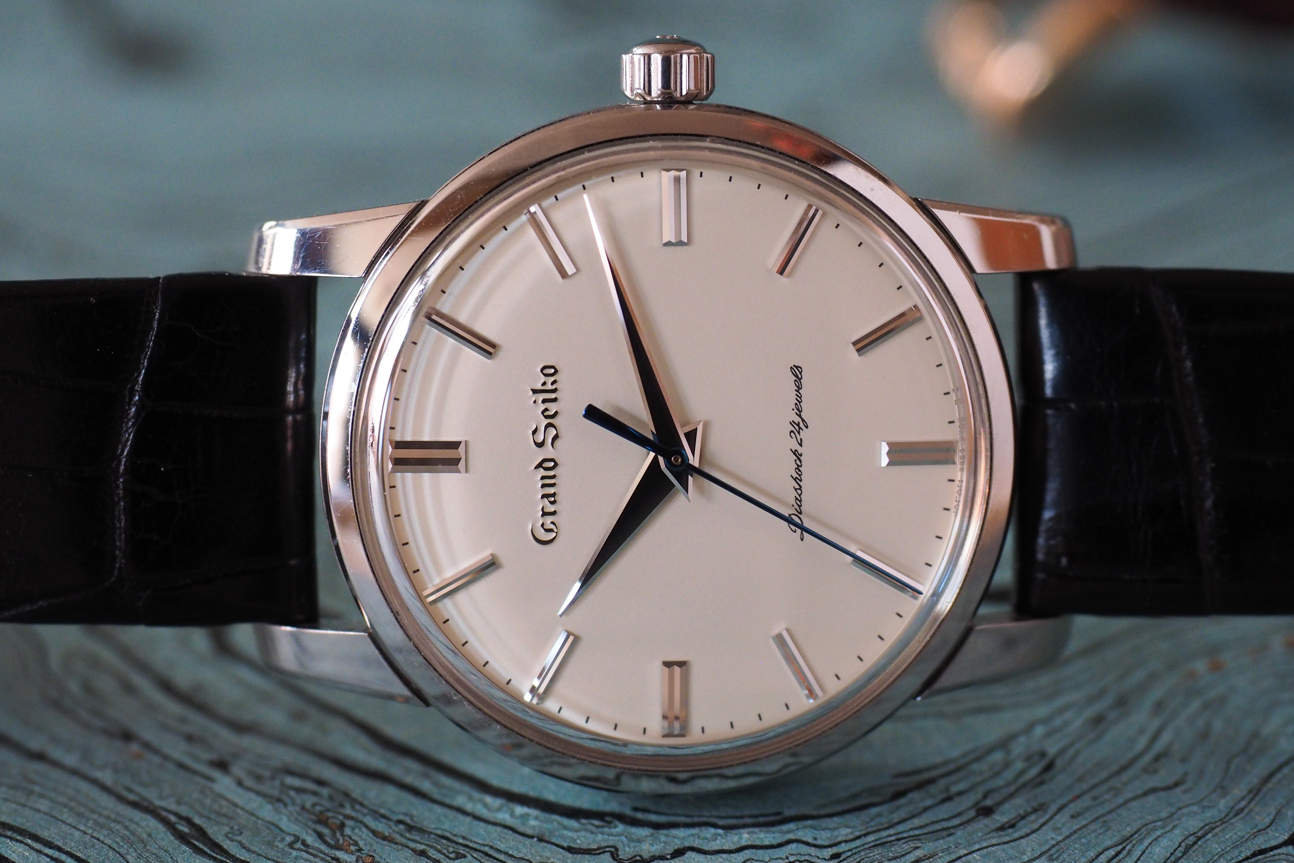 Smallest recent (within 15 years) non-vintage Grand Seiko available? |  WatchUSeek Watch Forums