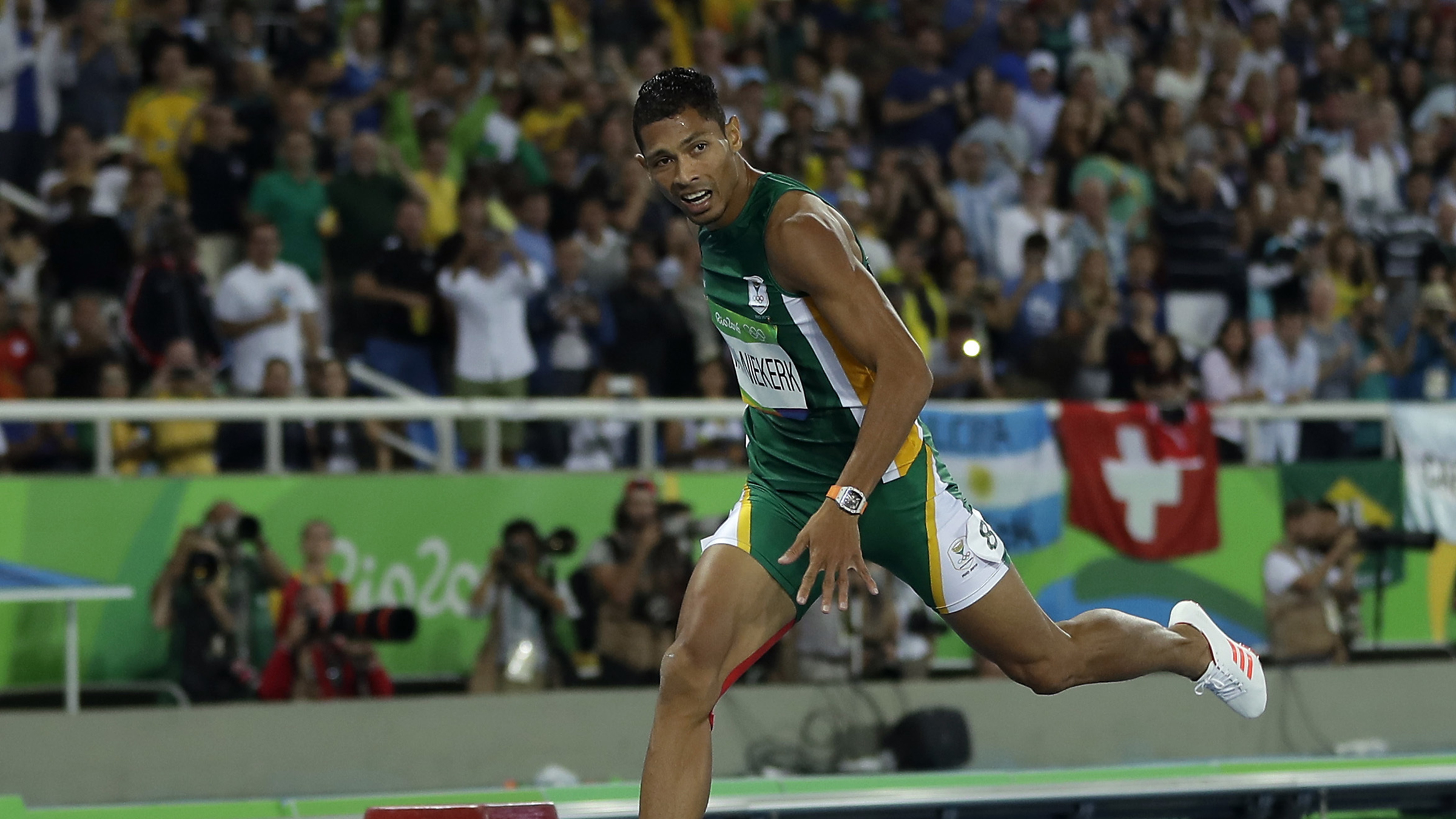 Watch Spotting Wayde van Niekerk Wins The Men s 400m And Sets A