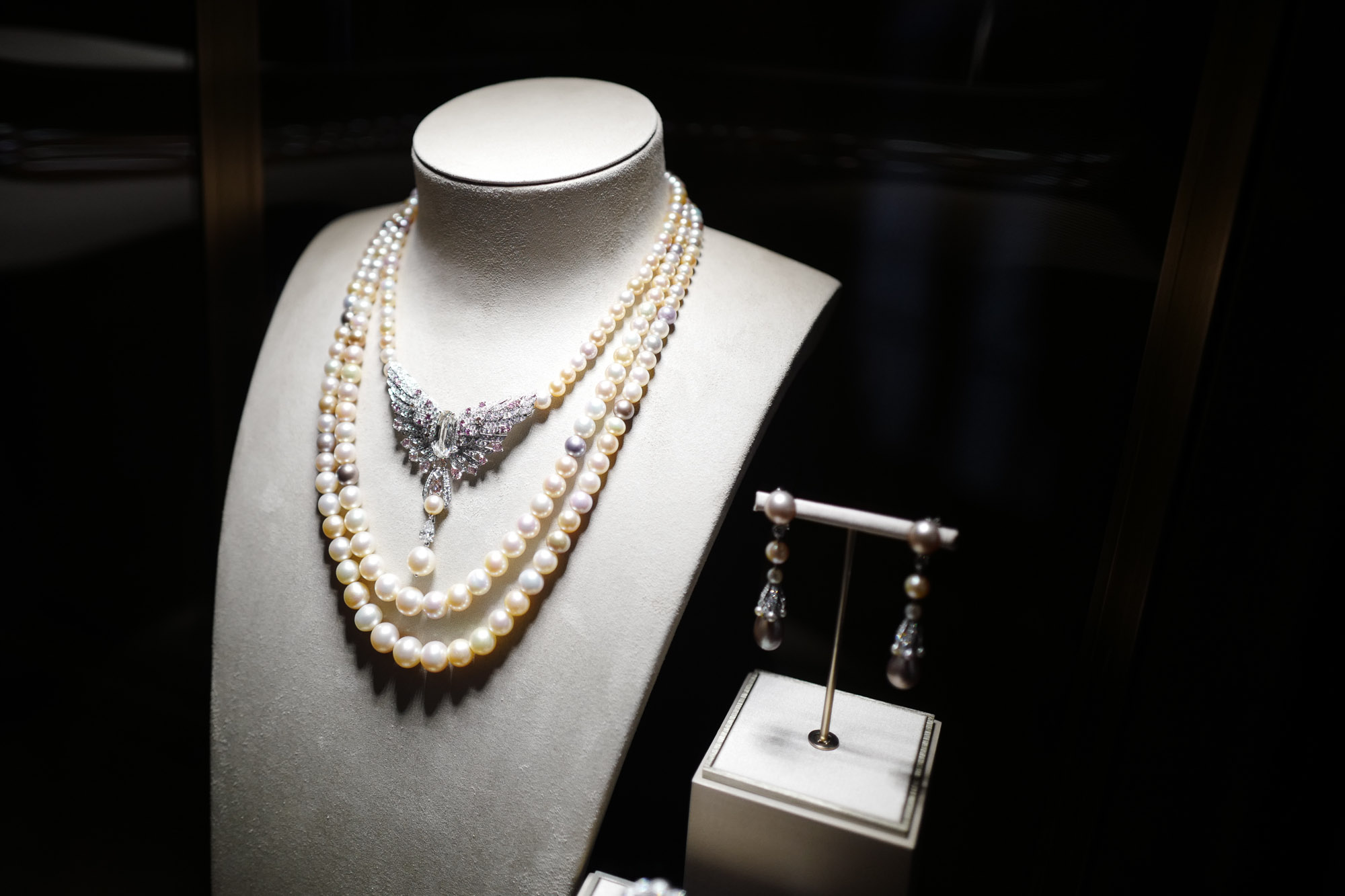cartier mansion pearl necklace