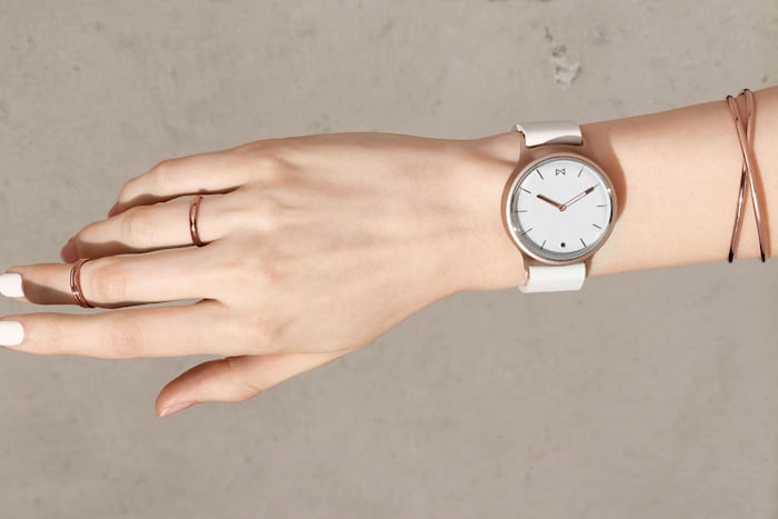 misfit phase hybrid smartwatch wrist