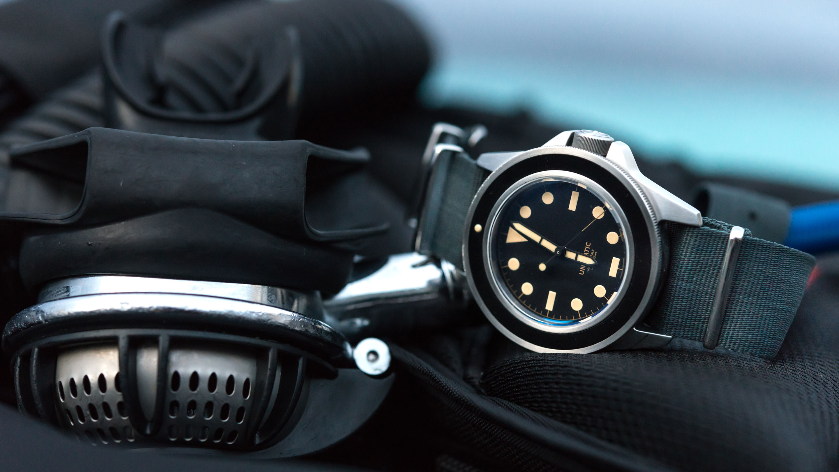 Hands-On: The Unimatic Modello Uno (U1-B), A Minimalist Dive Watch 