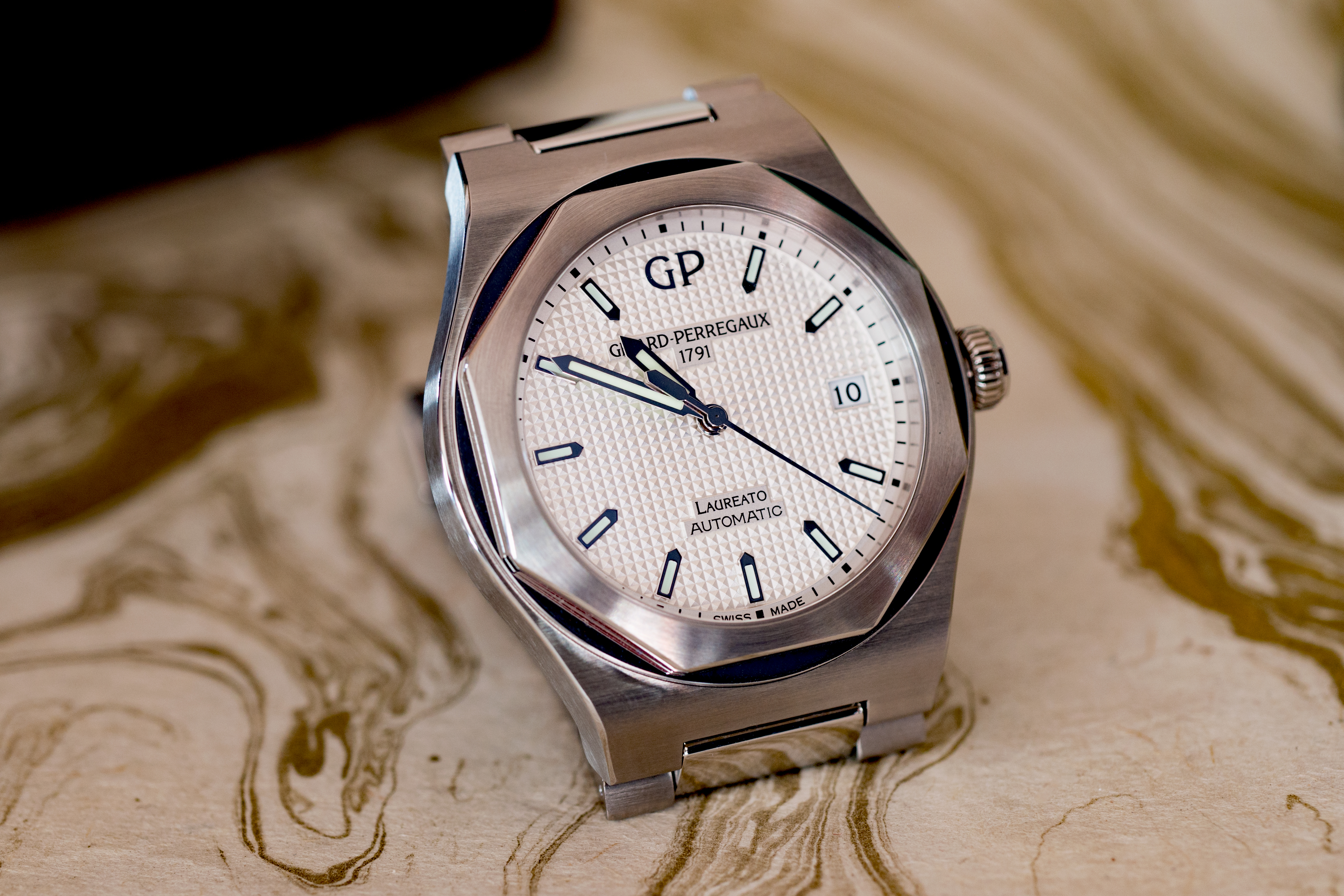 Hands-On: The Girard-Perregaux Laureato 38mm - HODINKEE