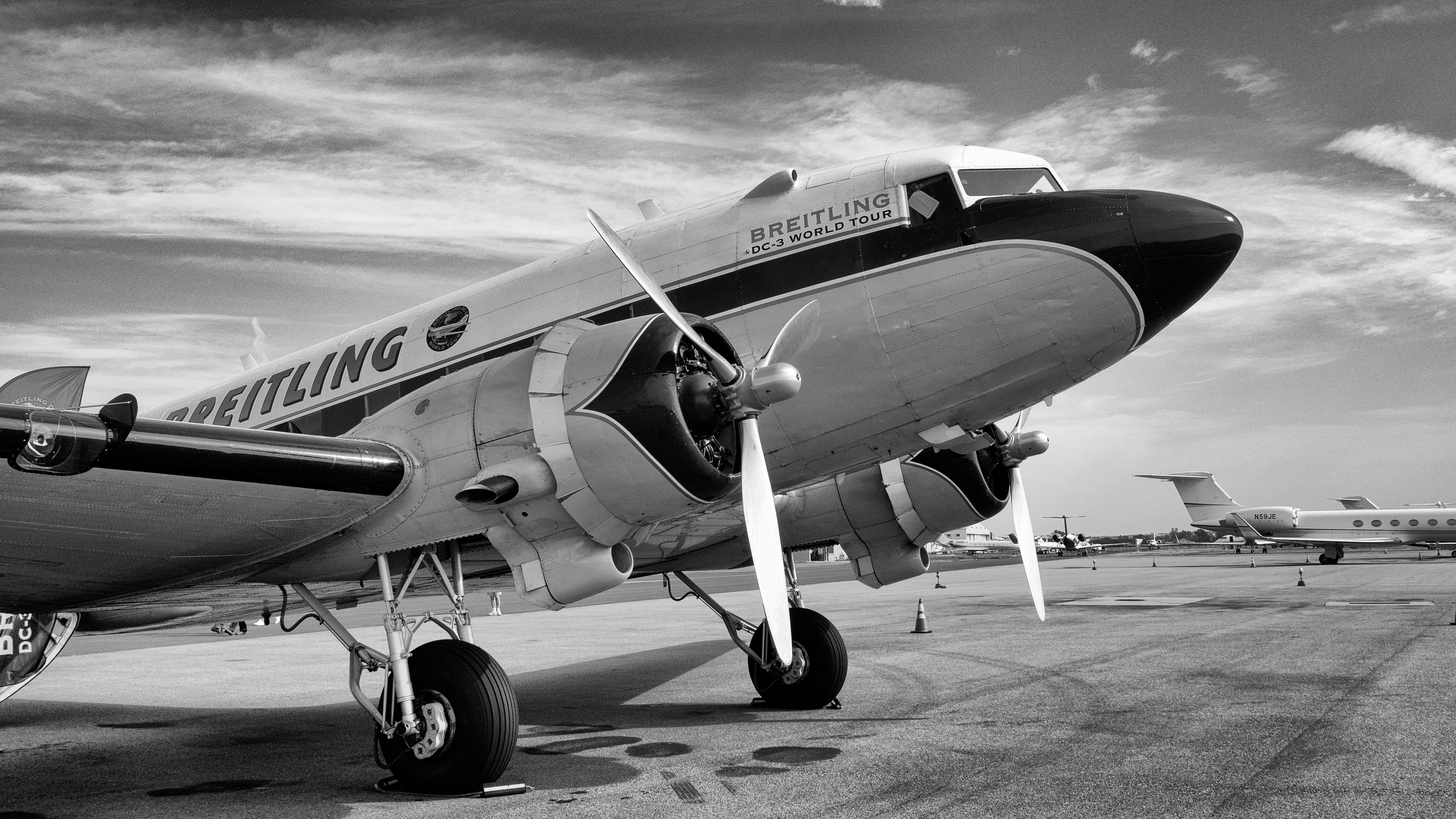 Dispatches Breitling s DC 3 To Become Oldest Aircraft Ever To