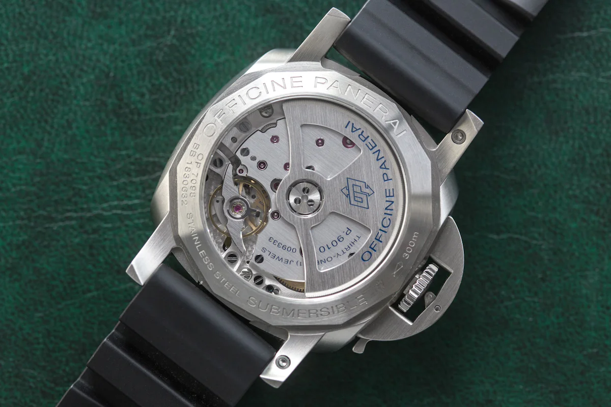https://hodinkee.imgix.net/uploads/images/1508767213290-2e3y2q8a739-0a097e80aa5bc7ccae5deb82010bdd99/Panerai-Luminor-Submersible-1950-42mm-2.jpg?ixlib=rails-1.1.0&auto=format&ch=Width%2CDPR%2CSave-Data&fit=crop&fm=jpg&q=55&usm=12&w=1200&s=fa9500ea83171e1a0df7f693cdfce048