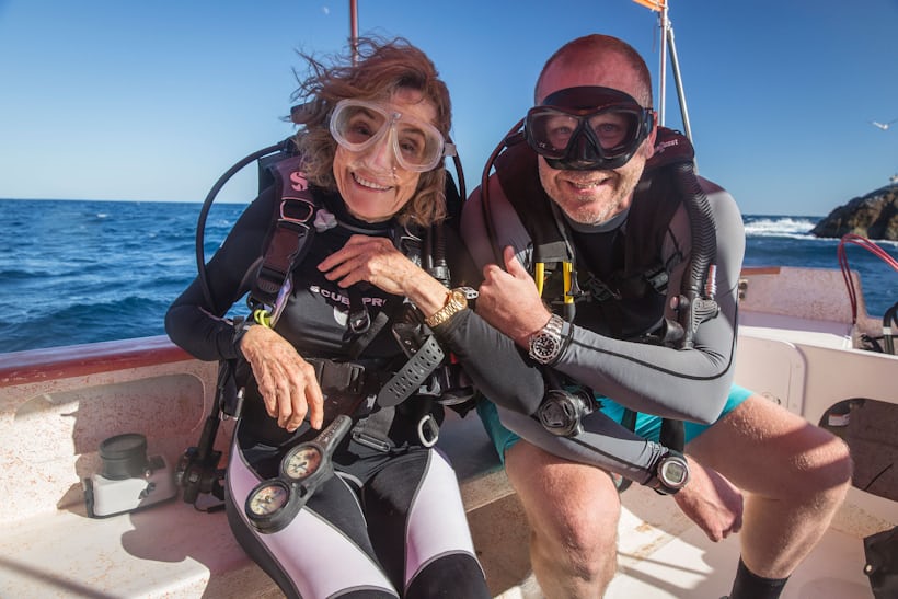 As seen in a recent story by Jason Heaton: Dr. Sylvia Earle dives with a "water resistant" gold Datejust.