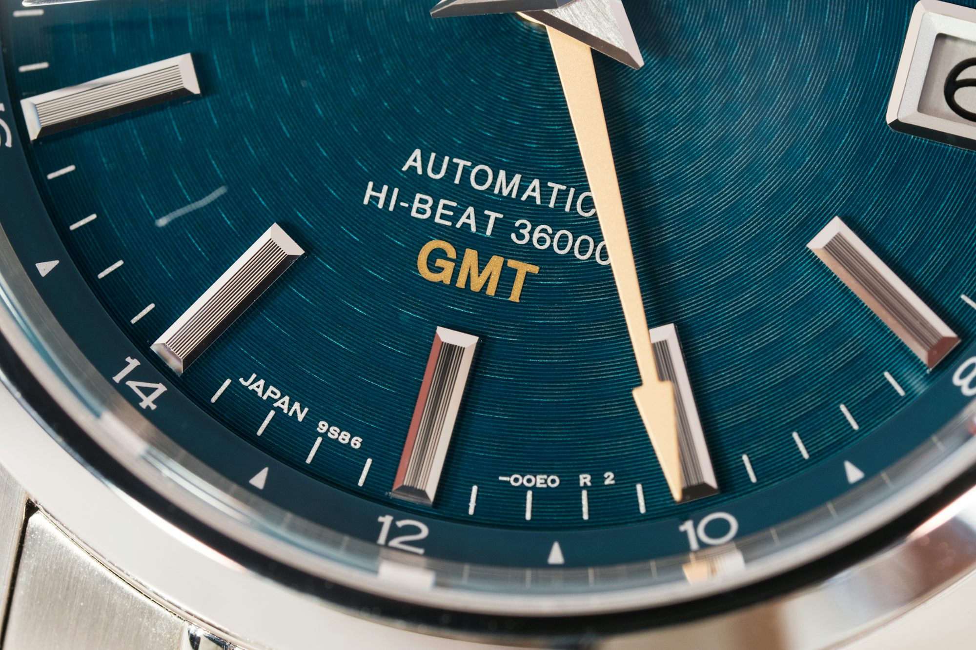 P2120054 P2120054 Hands-On: The Grand Seiko Hi-Beat 36000 GMT Limited Edition SBGJ227 ‘Peacock’ P2120054