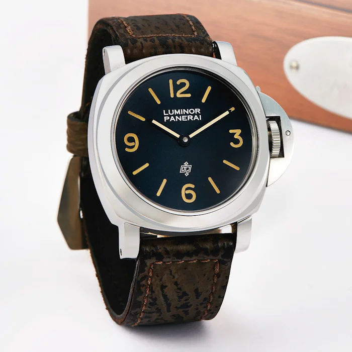 https://hodinkee.imgix.net/uploads/images/1523296341106-hoxtbwkhuyc-9fbb37d19539fe0f444bfd9d7137196d/marina2.jpg?ixlib=rails-1.1.0&auto=format&ch=Width%2CDPR%2CSave-Data&fit=crop&fm=jpg&q=55&usm=12&w=700&s=ba6c2d5d7e1ee37f0b68fc9bacad8056