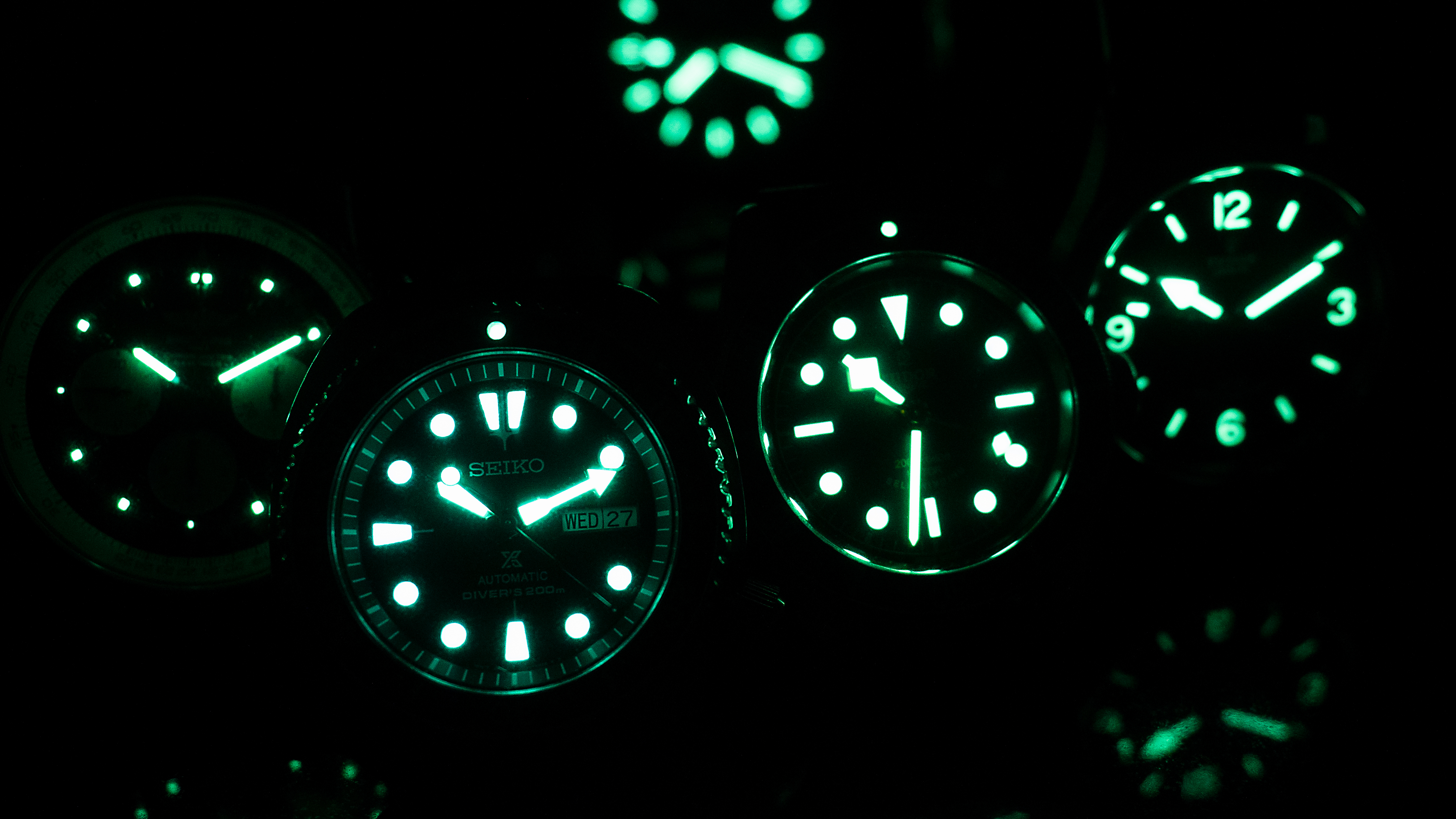 citizen luminous watches