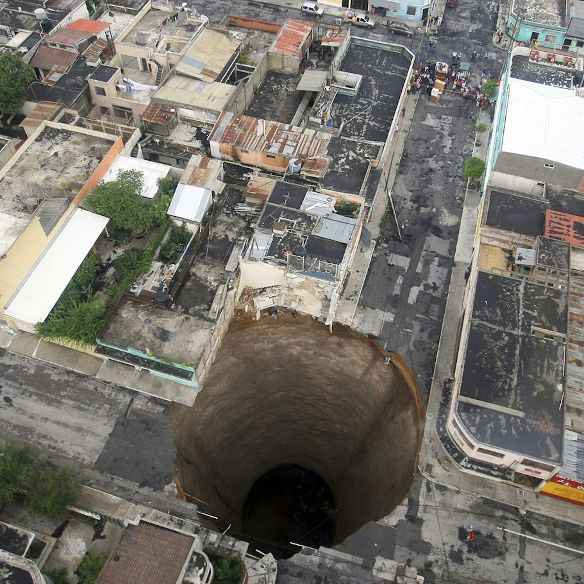 preview-full-sink preview-full-sink Weekend Round-Up: Beautiful American Museums, Drunken British Sailors, And Mysterious Holes In The Earth preview full sink