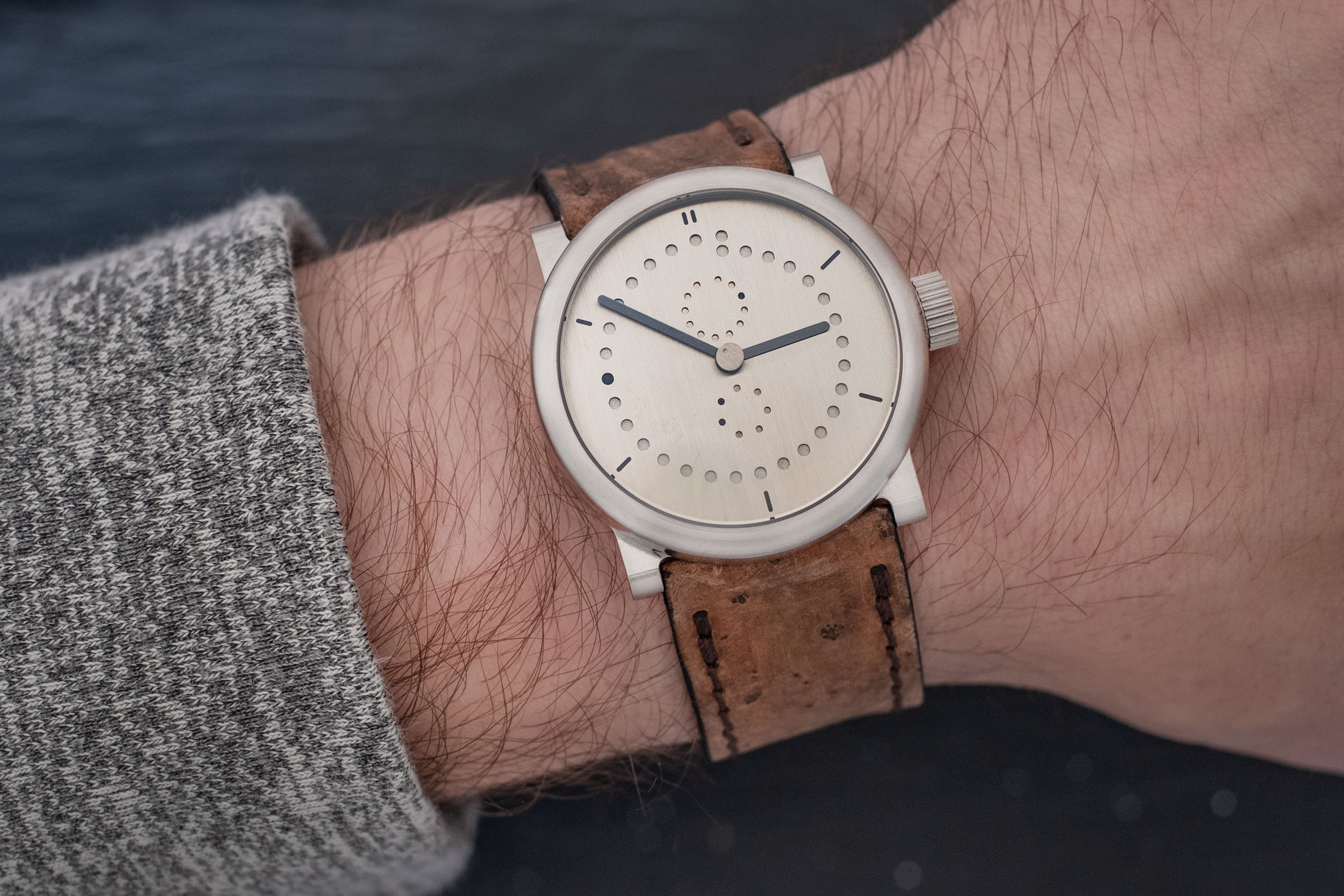 ochs-und-junior-annual-calender-36mm-on-wrist