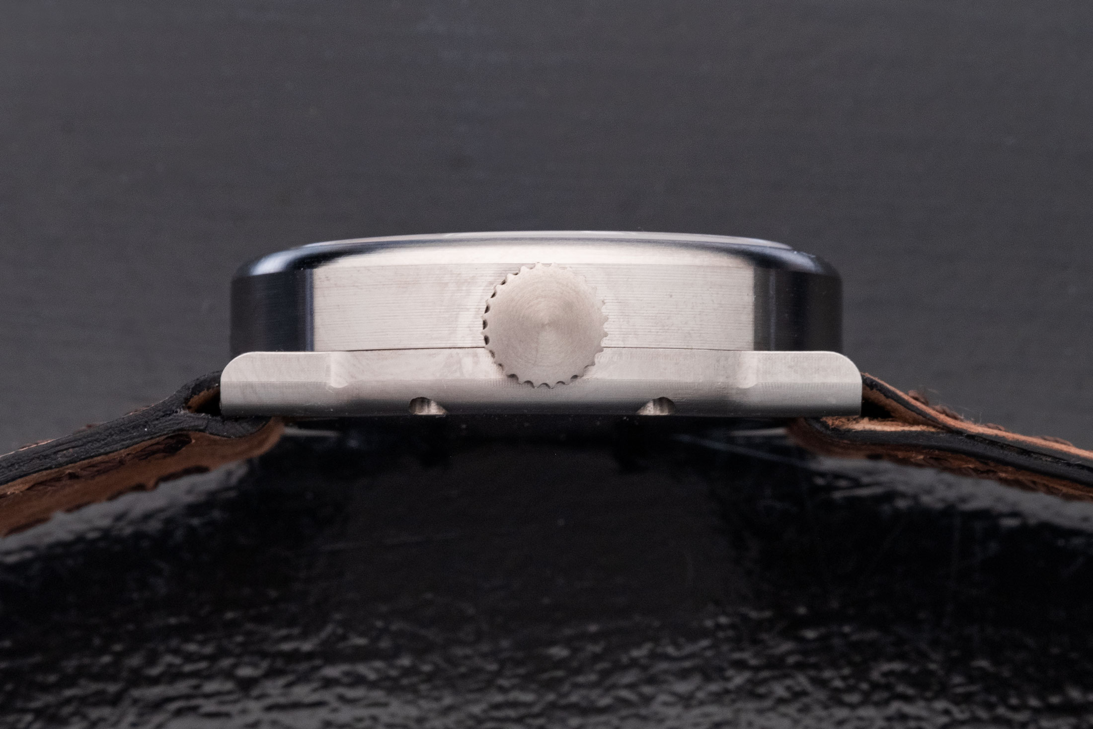 ochs-und-junior-annual-calender-36mm-caseside