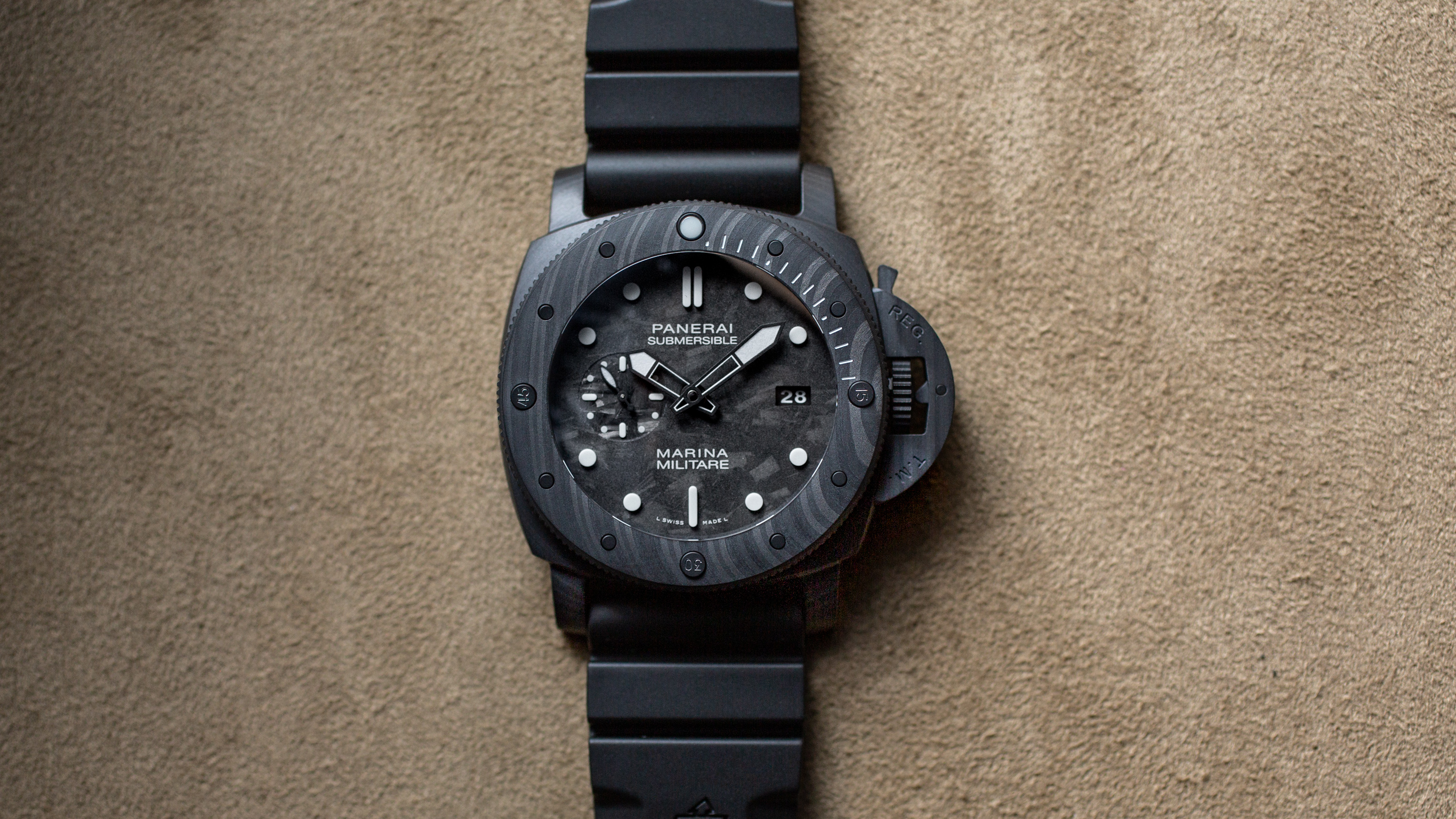 Panerai submersible marina militare carbotech clearance 47mm