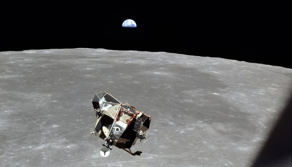 In-Depth: Every Watch, Clock, And Timer That Went To The Moon - HODINKEE thumbnail