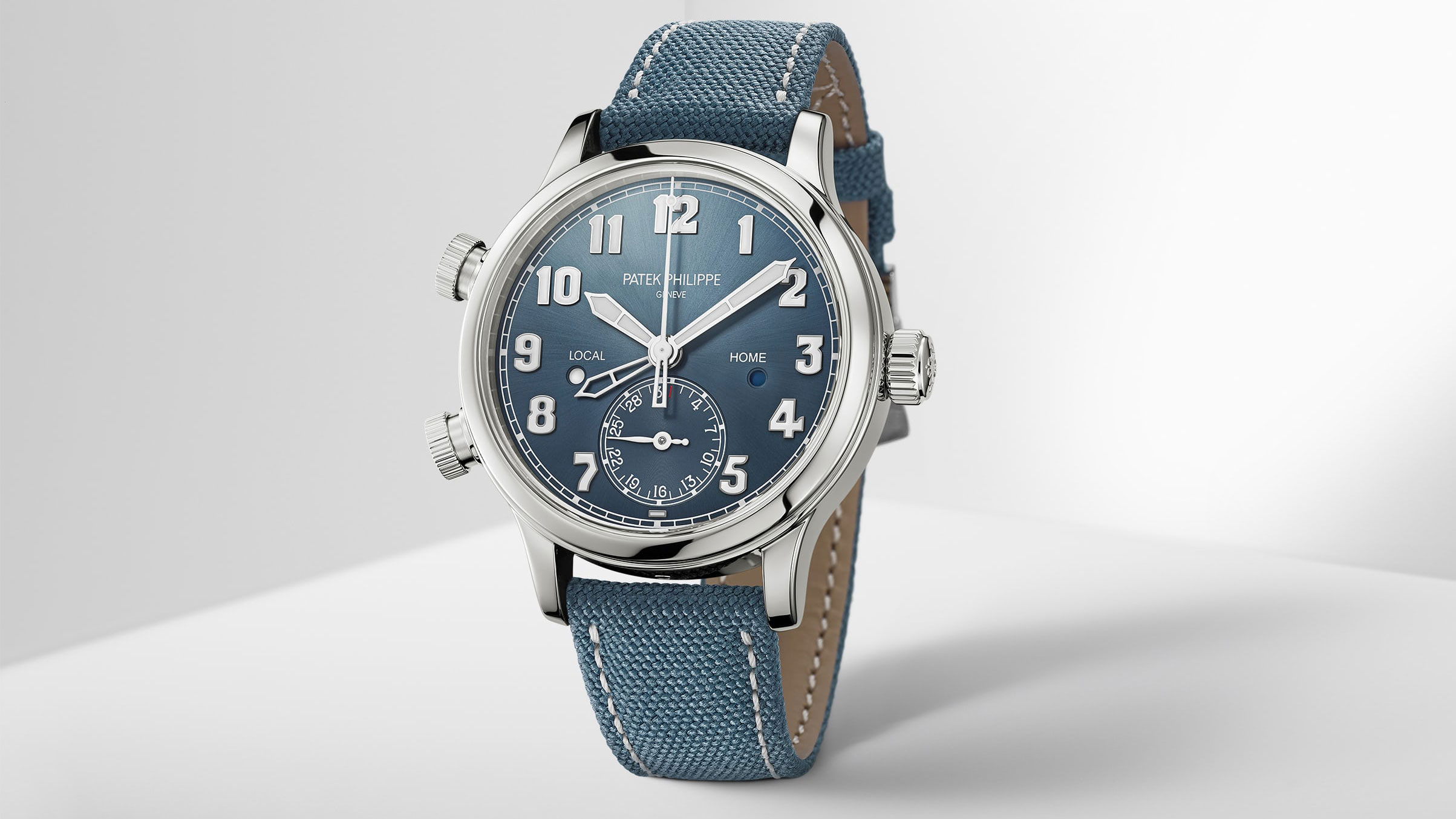 Patek philippe calatrava hotsell pilot travel time price