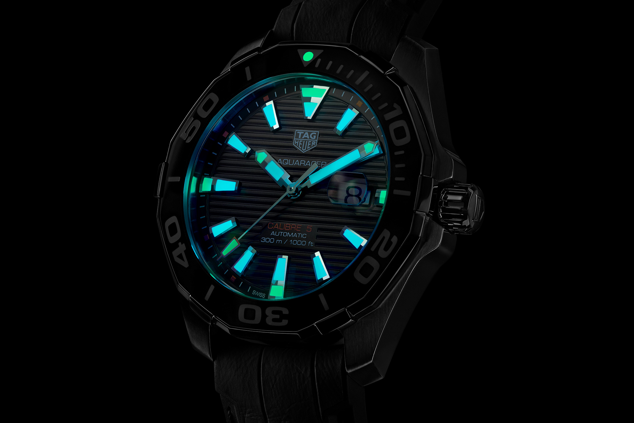 tag heuer aquaracer calibre 5 red