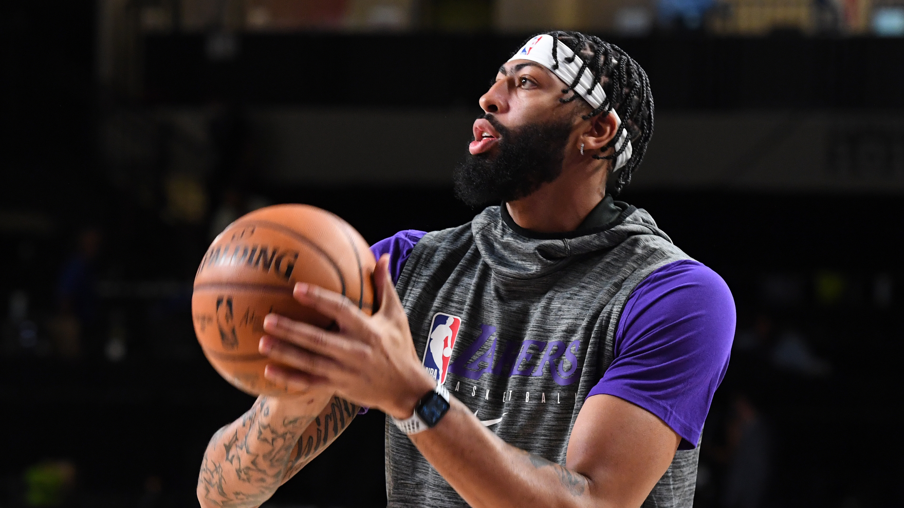 Watch Spotting Los Angeles Laker Anthony Davis Wearing An Apple Watch While Warming Up For Game 1 Of The NBA Finals