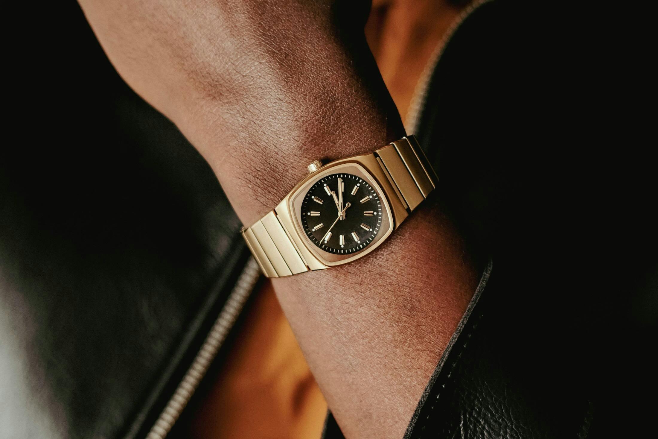 Wristshot of Gold Metric Lite