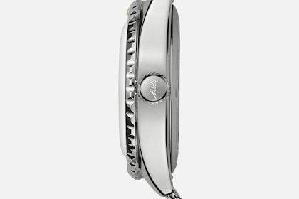 The streamlined case measures 13.43mm in thickness.