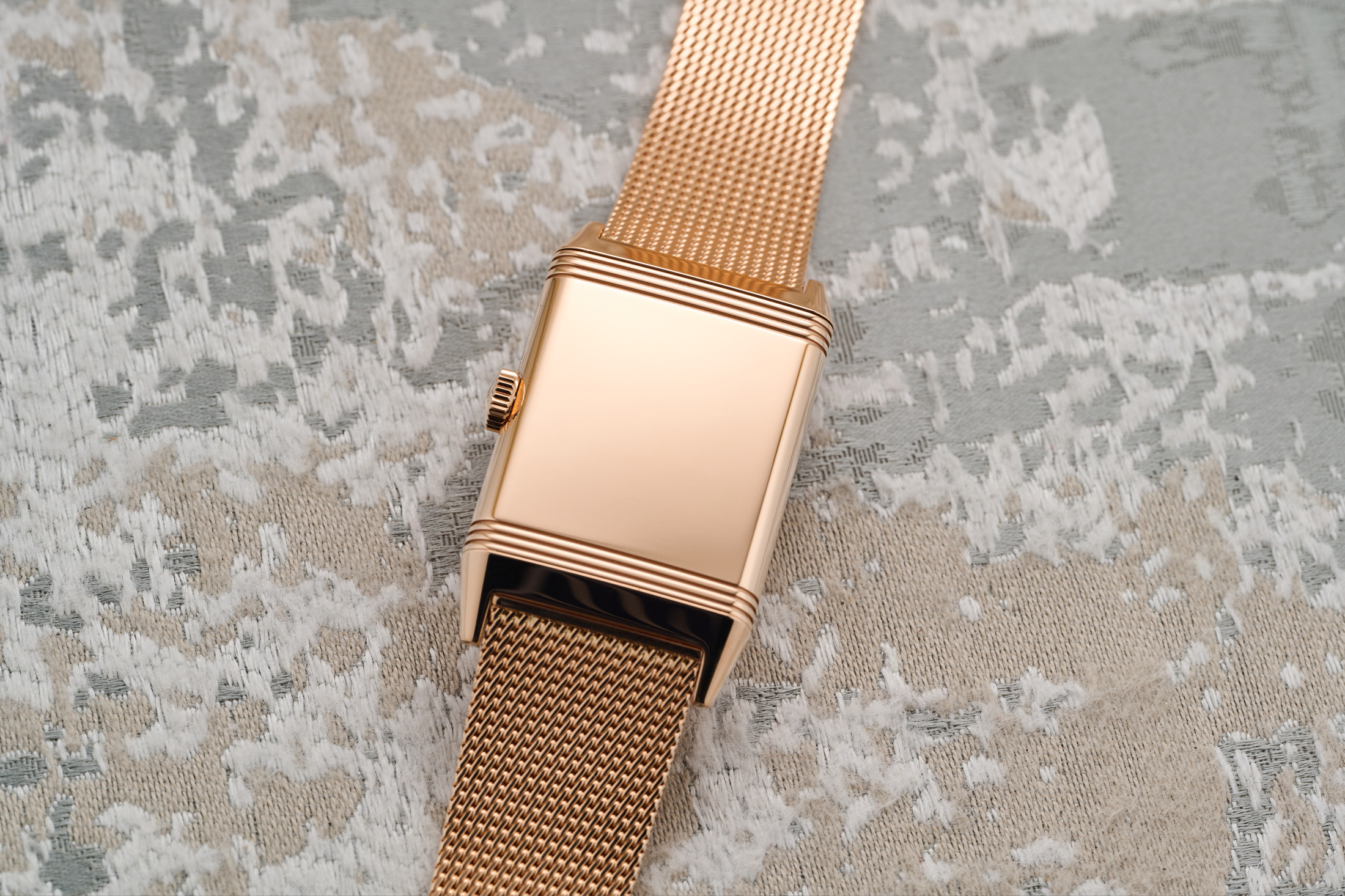 JLC Reverso in pink gold on Milanese bracelet