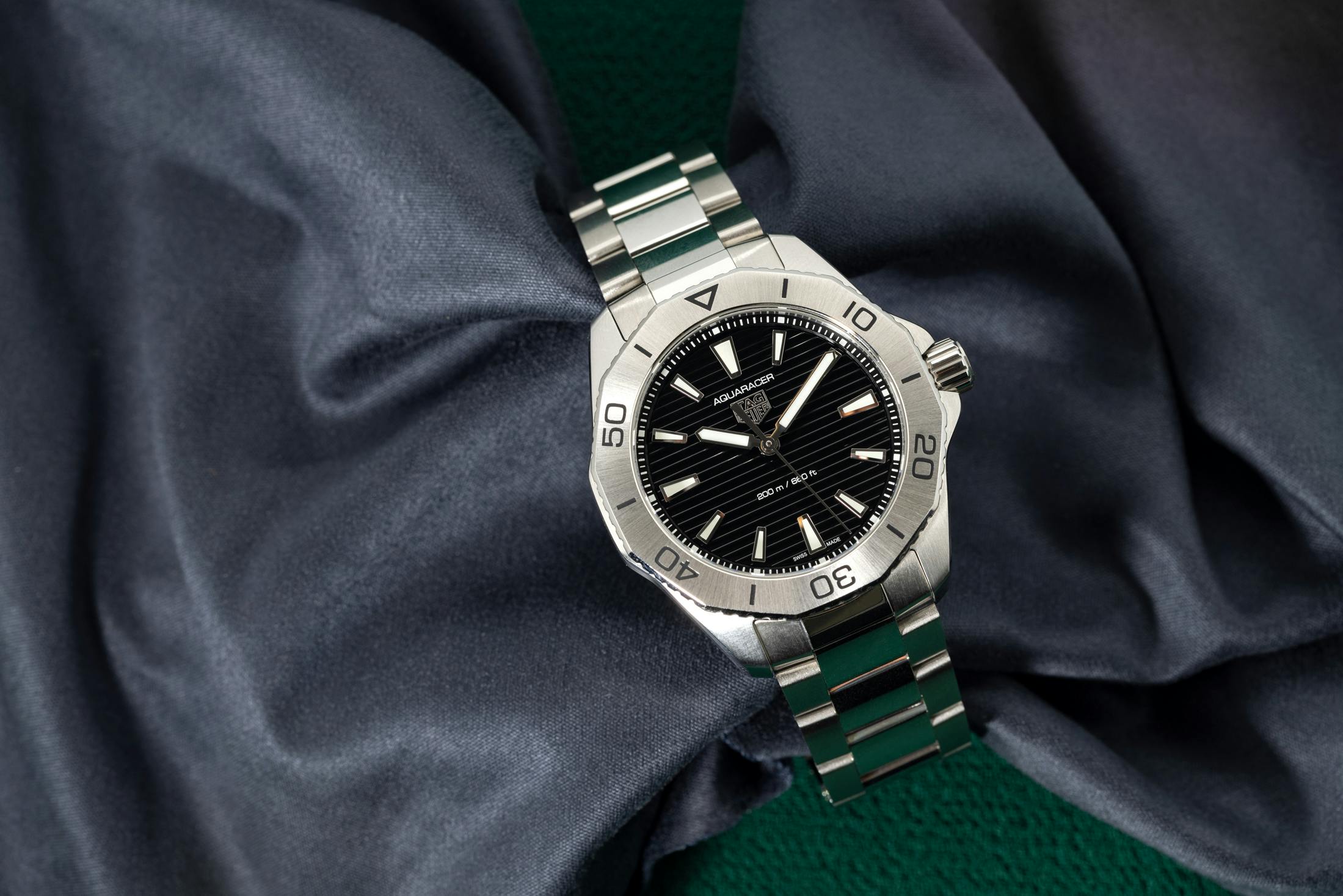 Hands-On - 2022 TAG Heuer Aquaracer Professional 200 in 40mm