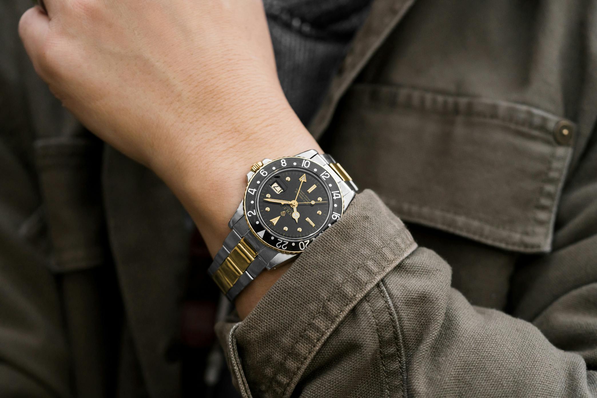 <p><a href="https://shop.hodinkee.com/products/gmt-gold-ss-b-p?utm_source=hodinkee&amp;utm_medium=article&amp;utm_campaign=article-links-vintage" target="_blank">1975 Rolex GMT-Master Ref. 1675/3 In Two Tone With Box And Papers</a></p>