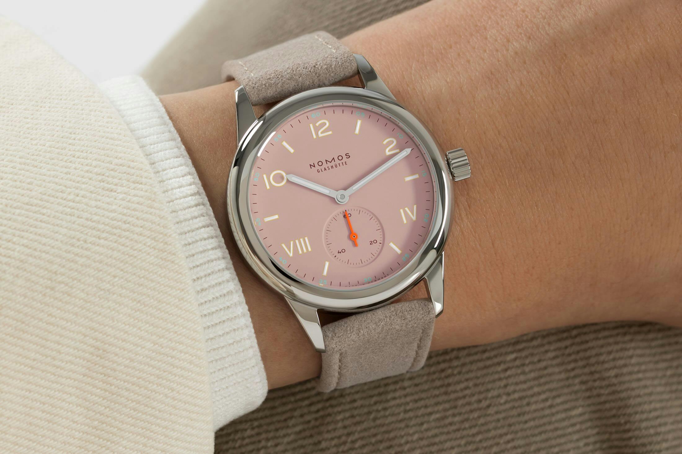 Club Campus Pink Wristshot