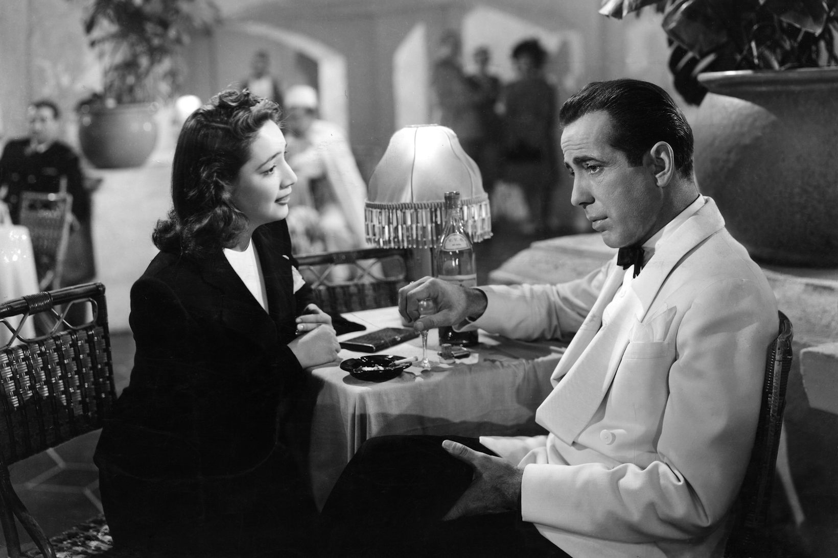 Vin bogart. Хамфри Богарт Касабланка. Casablanca 1942. Рик Блейн Касабланка.