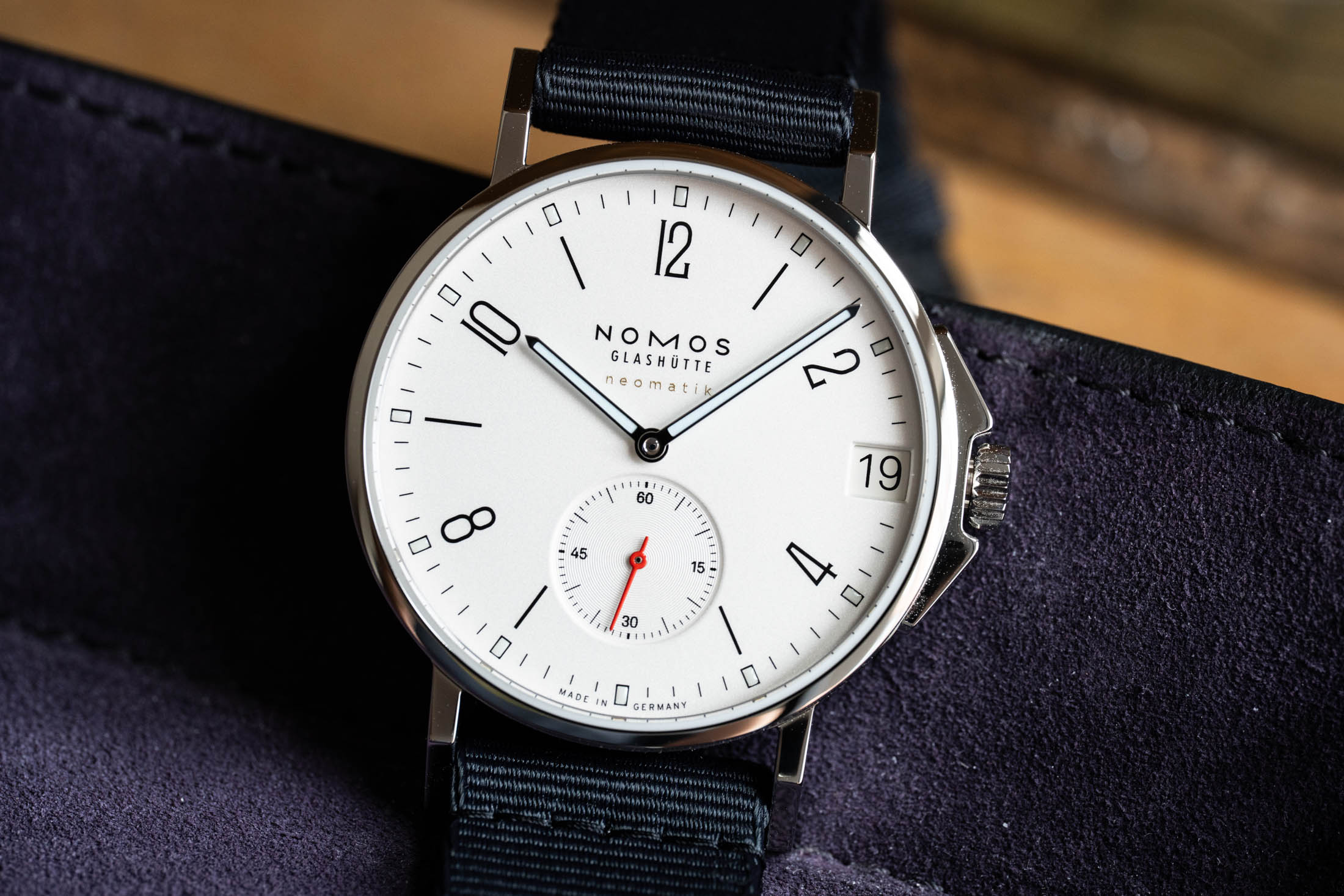 Nomos Ahoi Slanted on tray