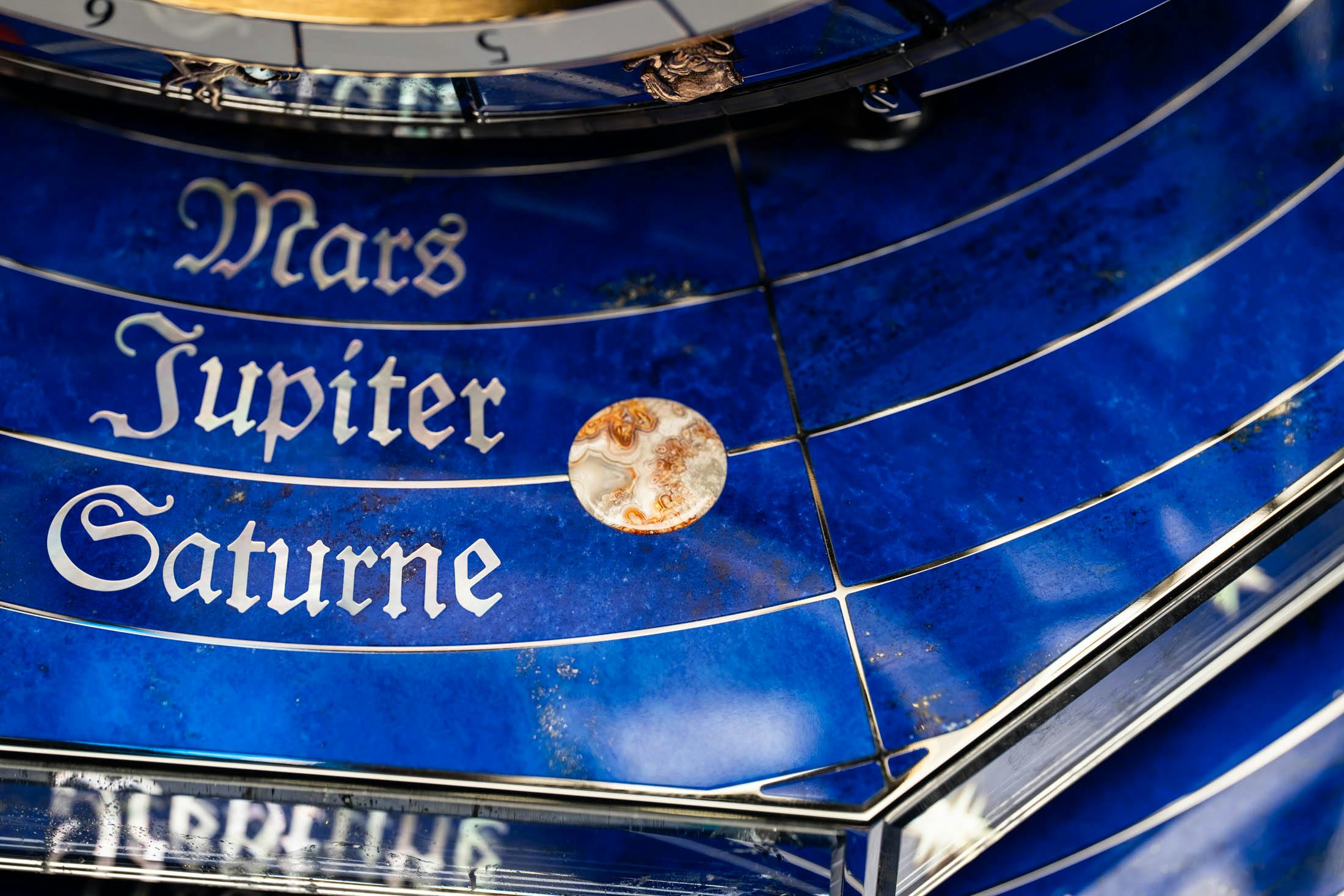 <p>Jupiter is set with crazy lace agate.</p>