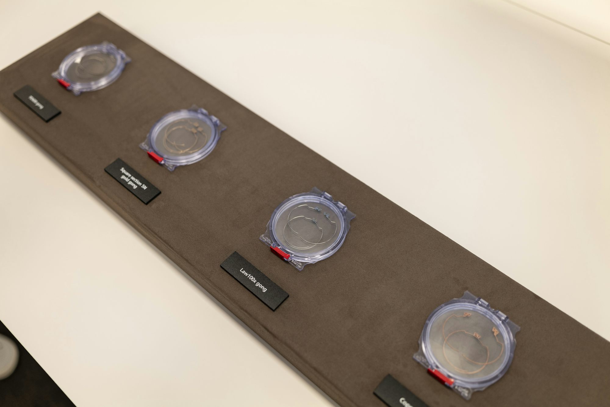 The Grande Double Sonnerie uses four distinct notes (E, G, F, B), with each note produced by its own dedicated hammer and gong. While yes, this is essentially just double the hammers and gongs, there is a lot more to it, as the goal shifts from mere chimi