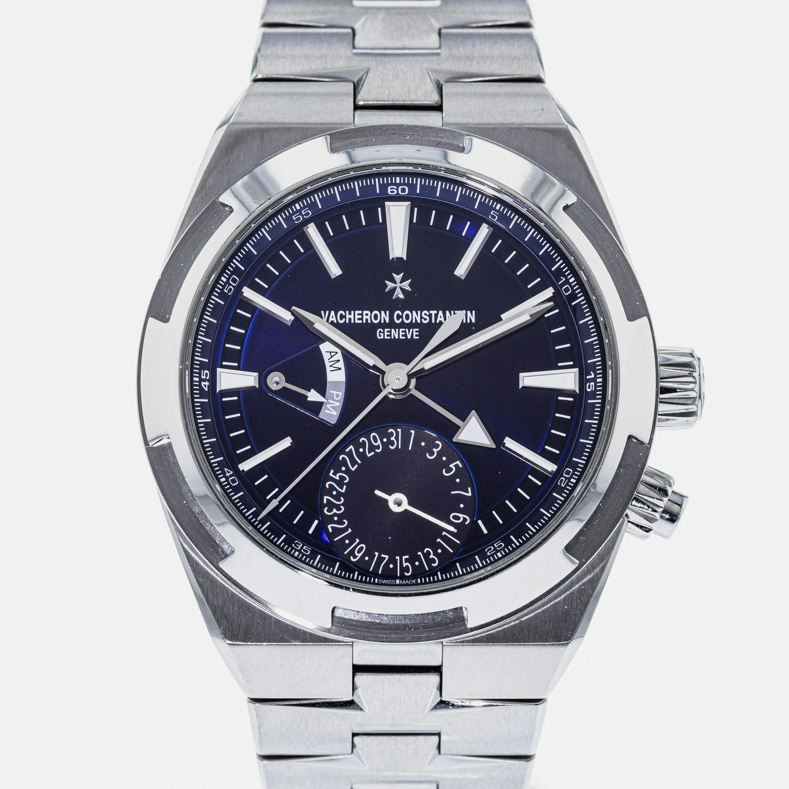 A soldier image of a Vacheron Constantin Overseas Dual Time 7900V/110A-B334