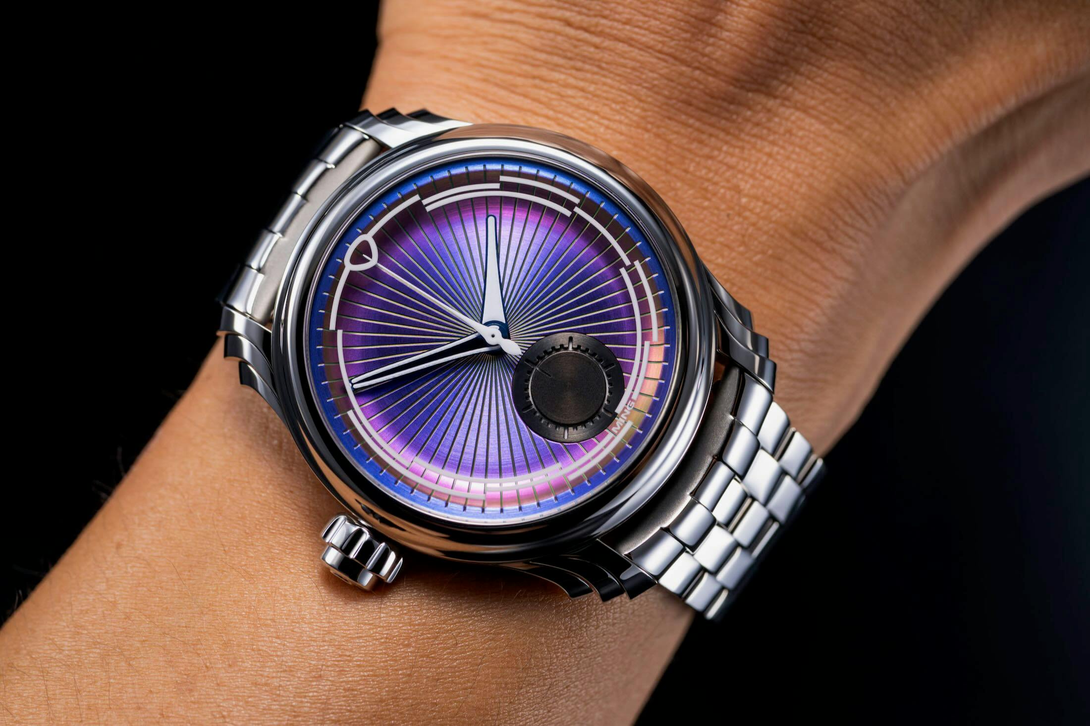Ming Iris Wristshot