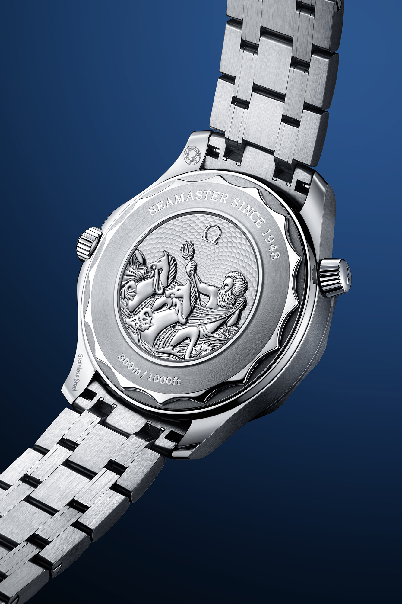 omega_diver_300M_05.jpg?ixlib=rails-1.1.0&fm=jpg&q=55&auto=format&usm=12&fit=crop&ch=Width%2CDPR%2CSave-Data&alt=