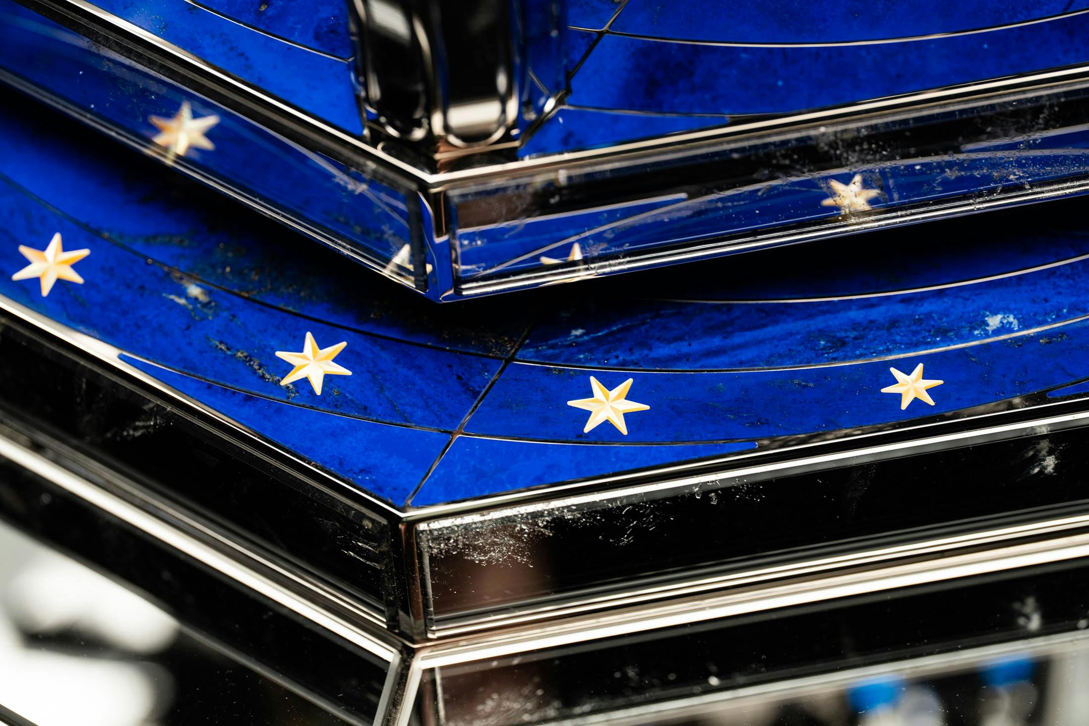 <p>Bi-colored mother-of-pearl make for the stars.</p>