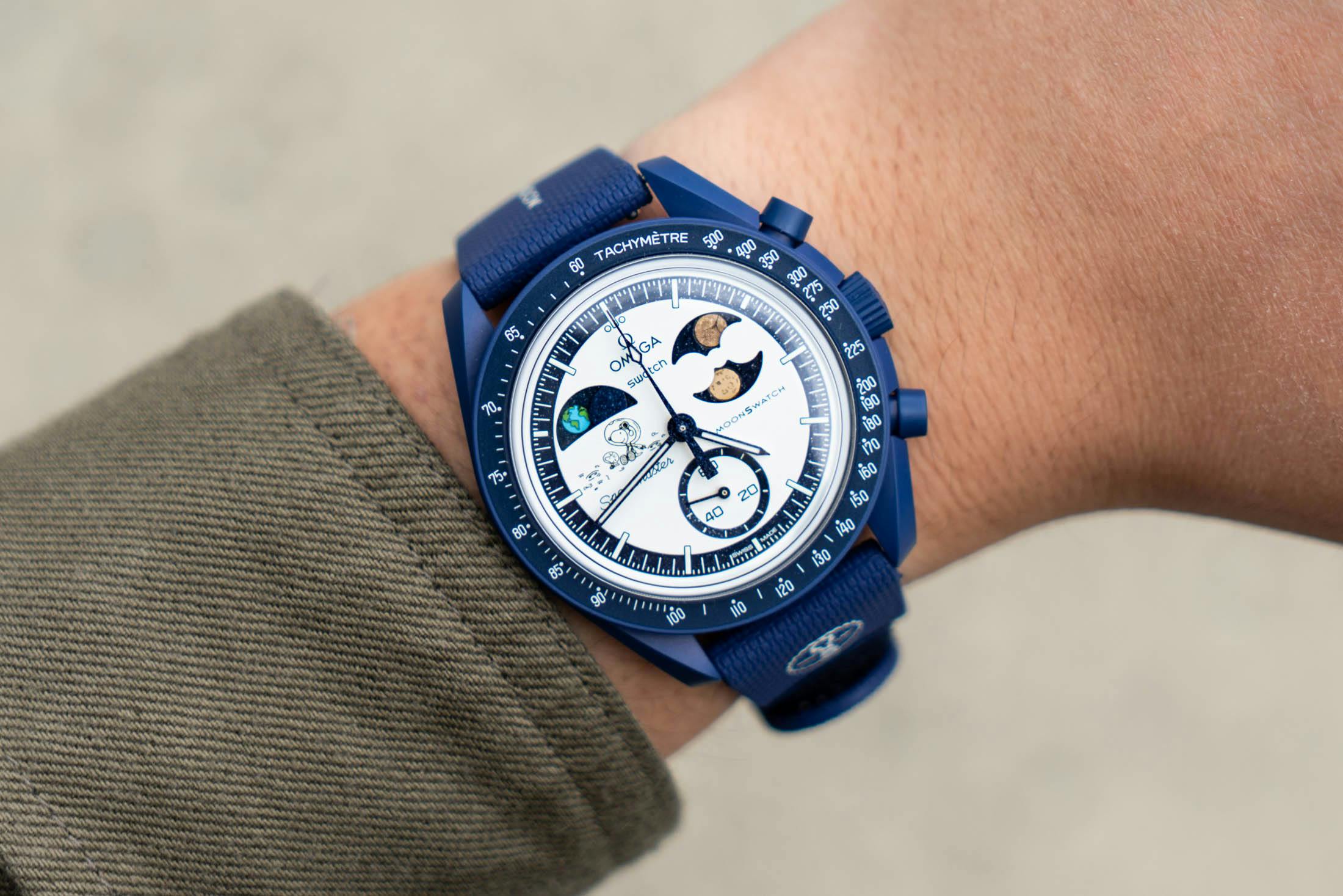 Earthphase Snoopy Wristshot