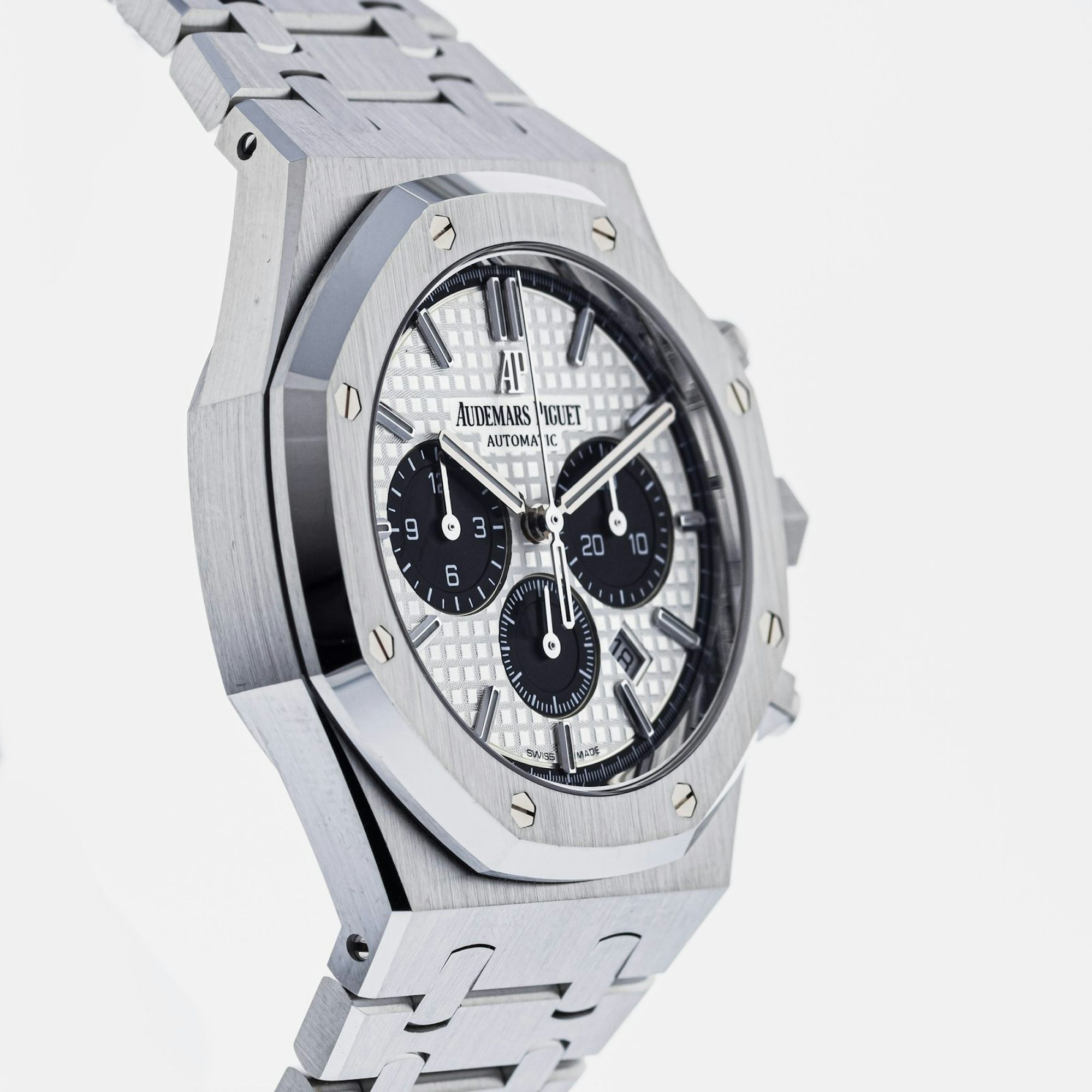 Three-year-old soldier shot by Audemars Piguet Royal Oak Chronograph 26331ST.OO.1220ST.03