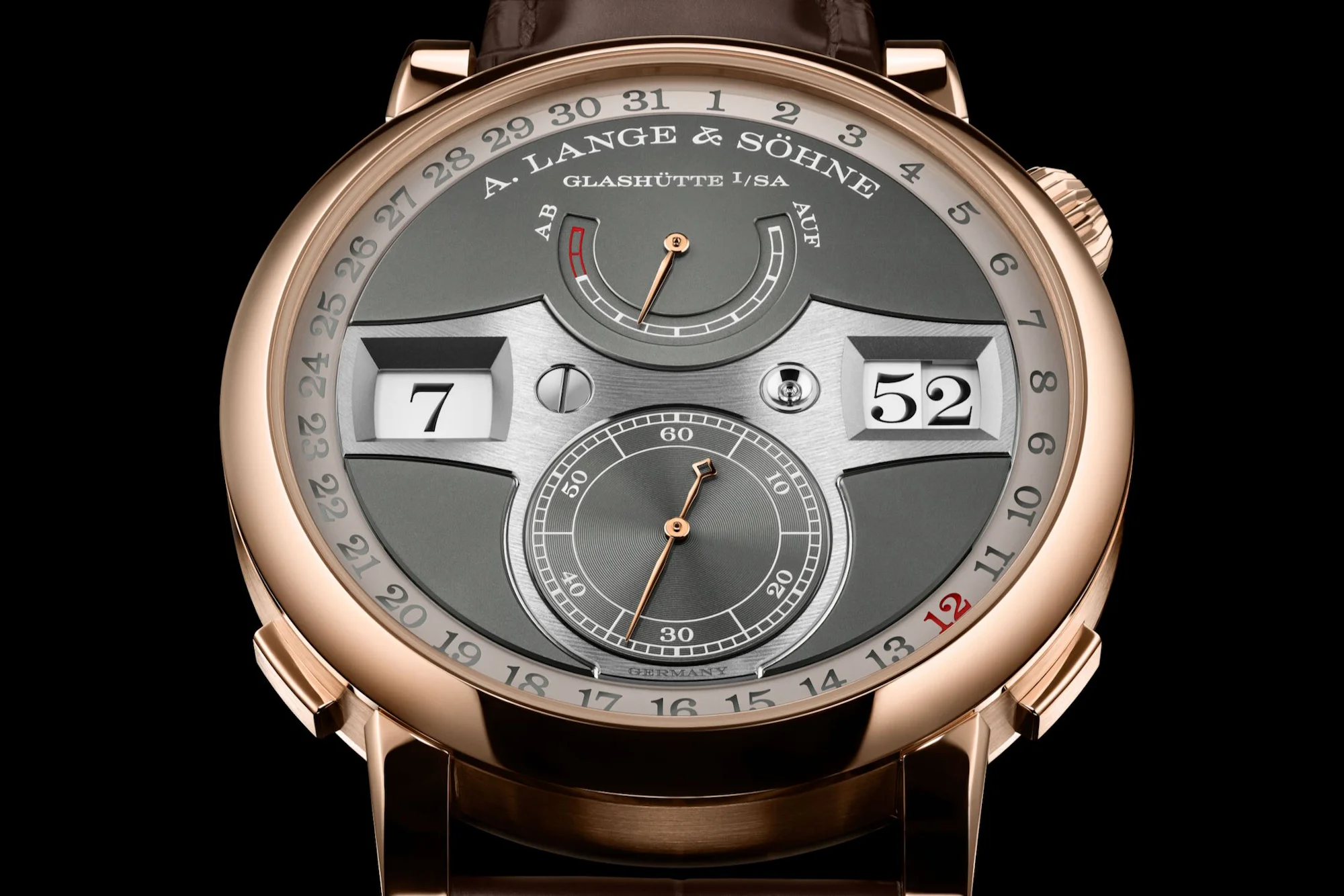 Zeitwerk Date in Pink Gold slanted closeup