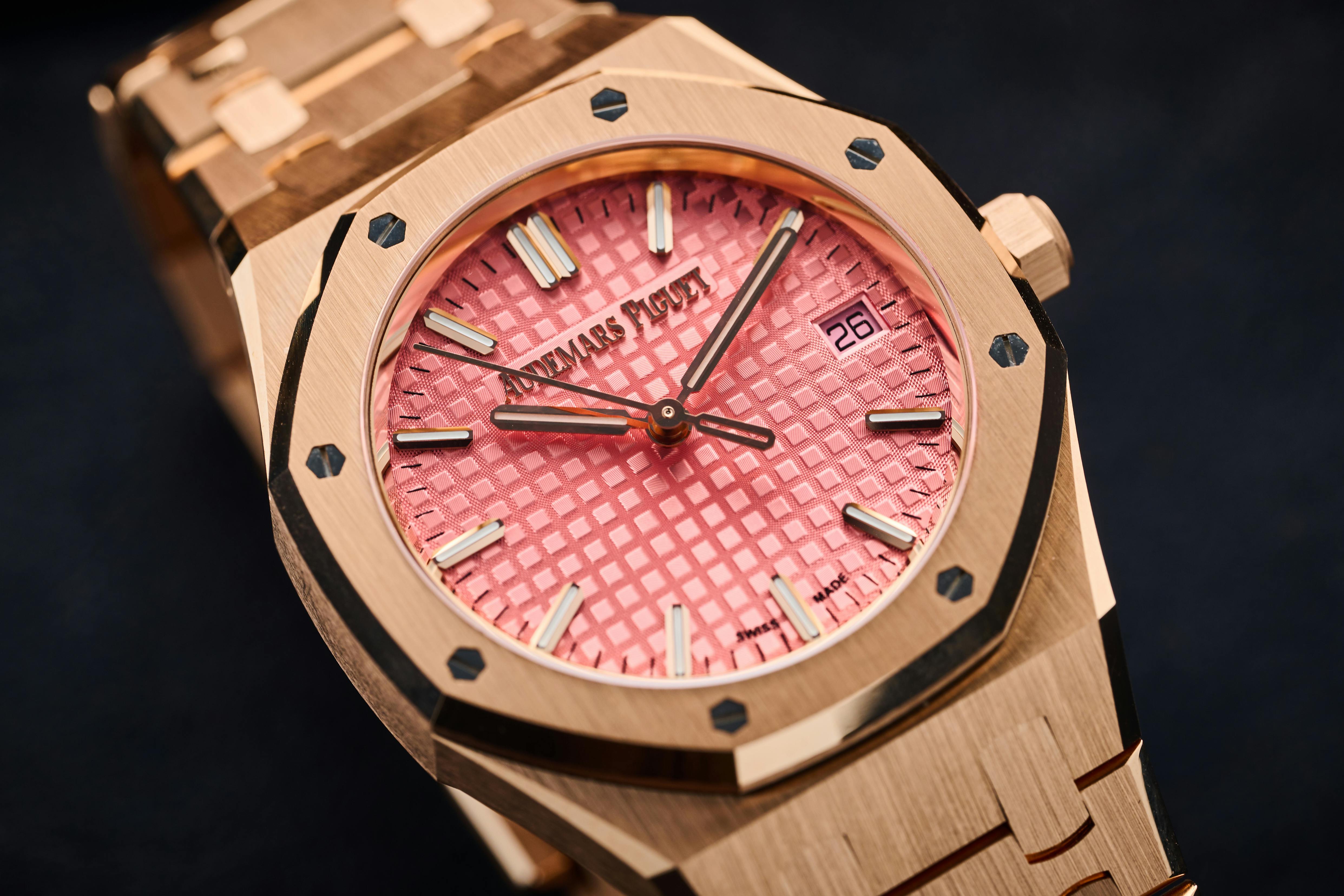 Pink tapisserie dial