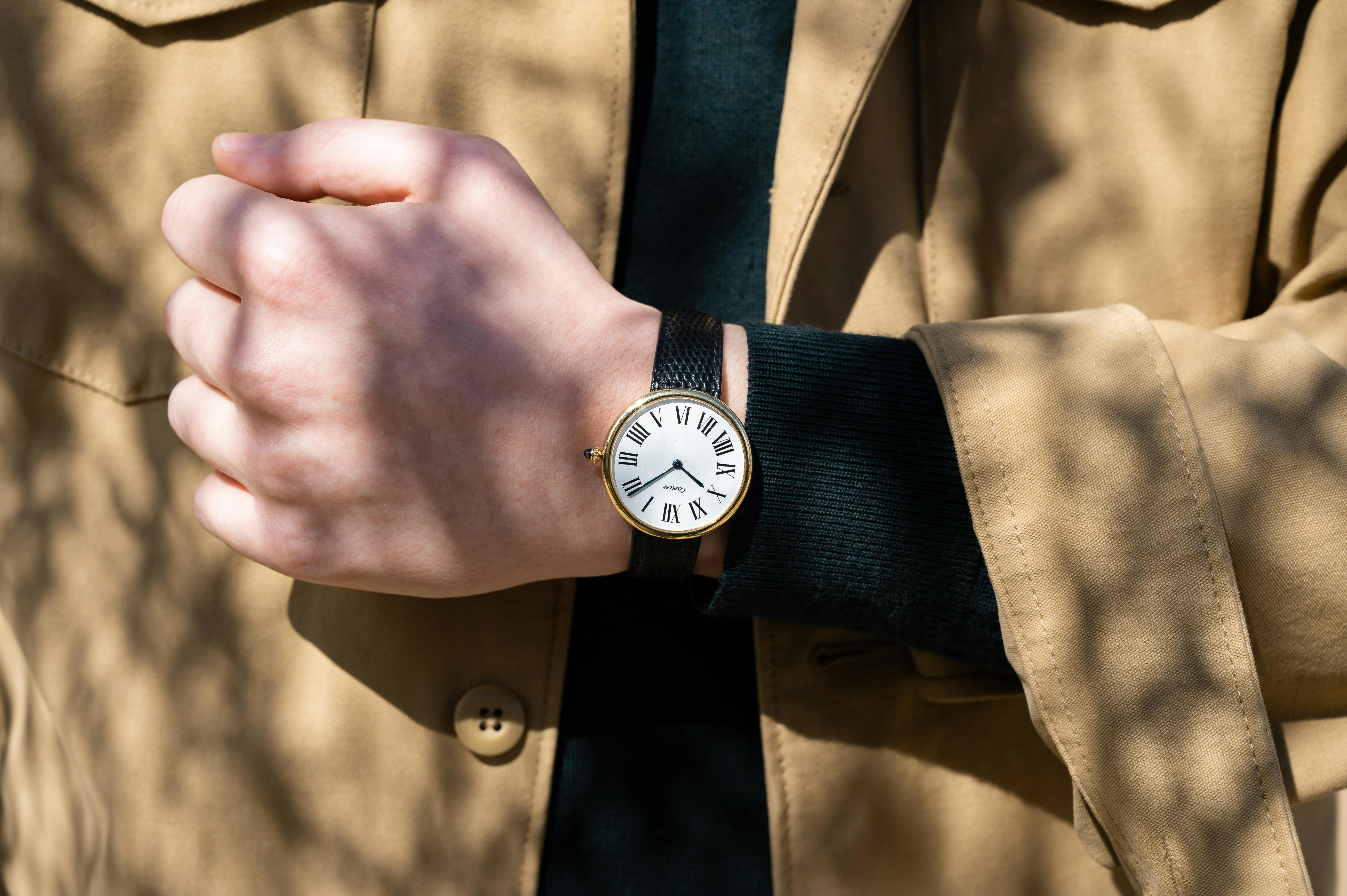 Cartier London Maxi Ronde on wrist 