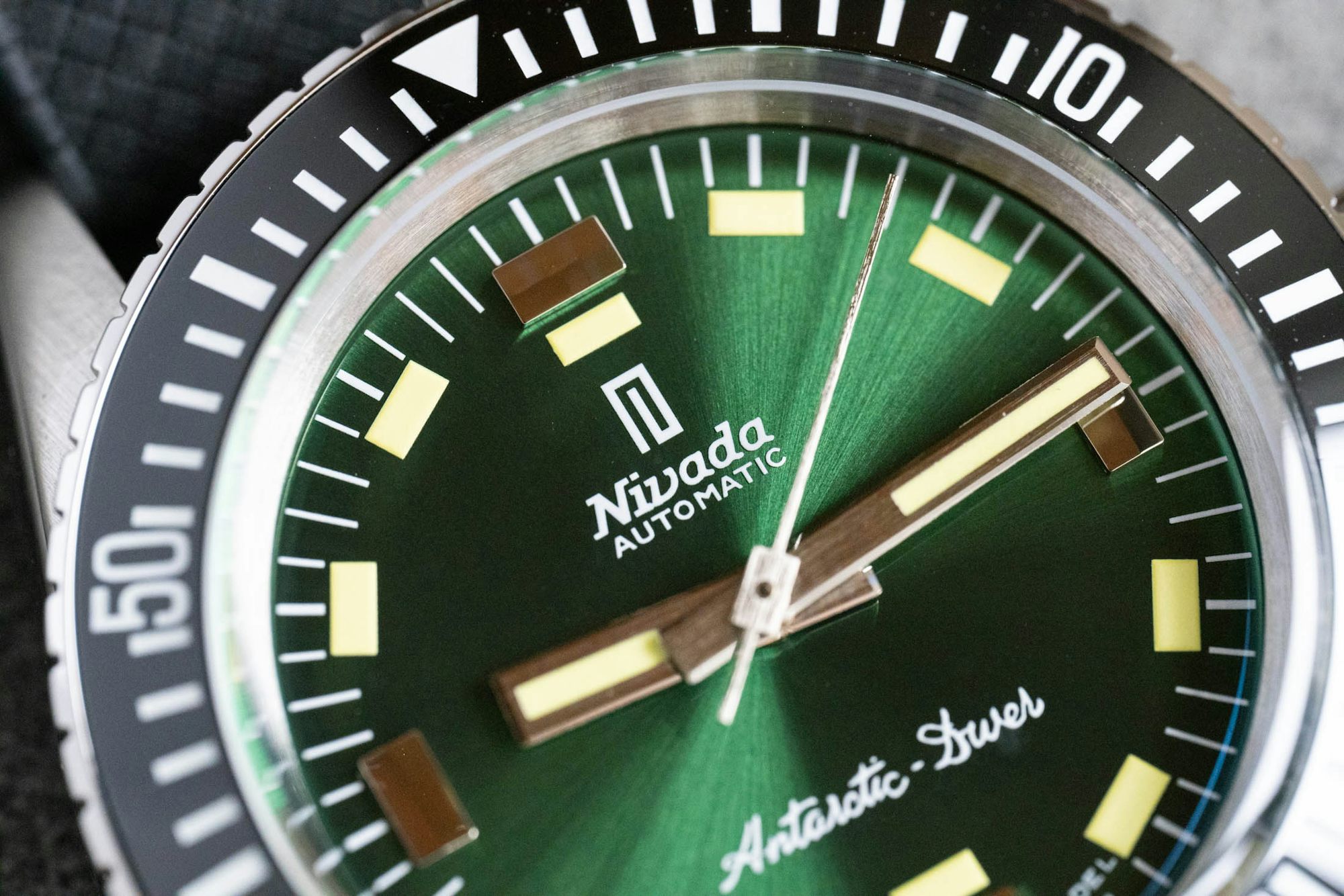 Nivada Antarctic Diver Green Closeup