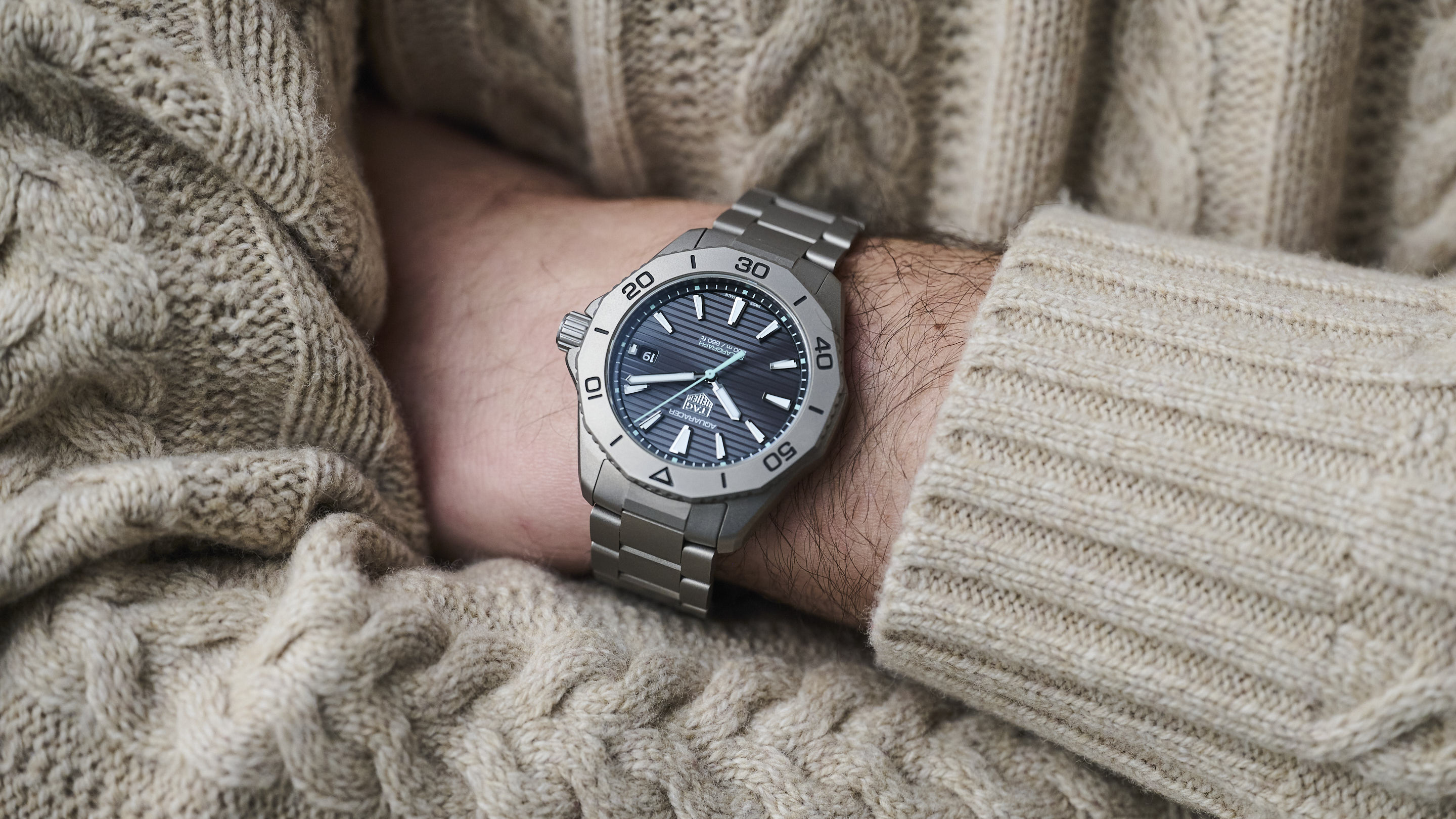 Hands On The Surprisingly Light TAG Heuer Aquaracer 200